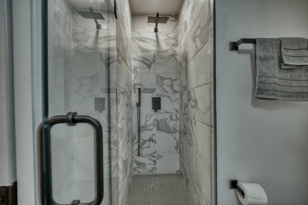 Apartment Modern, Gorgeous & Luxury Gem - 5 Stars Location Washington