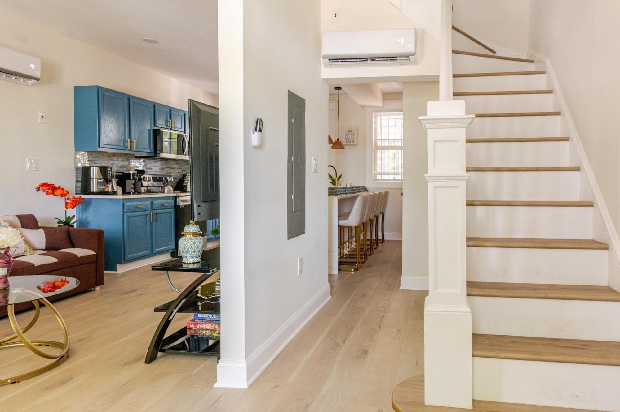 Luxurious 5 Bedroom House!1 Mile From Capitol Hill! *