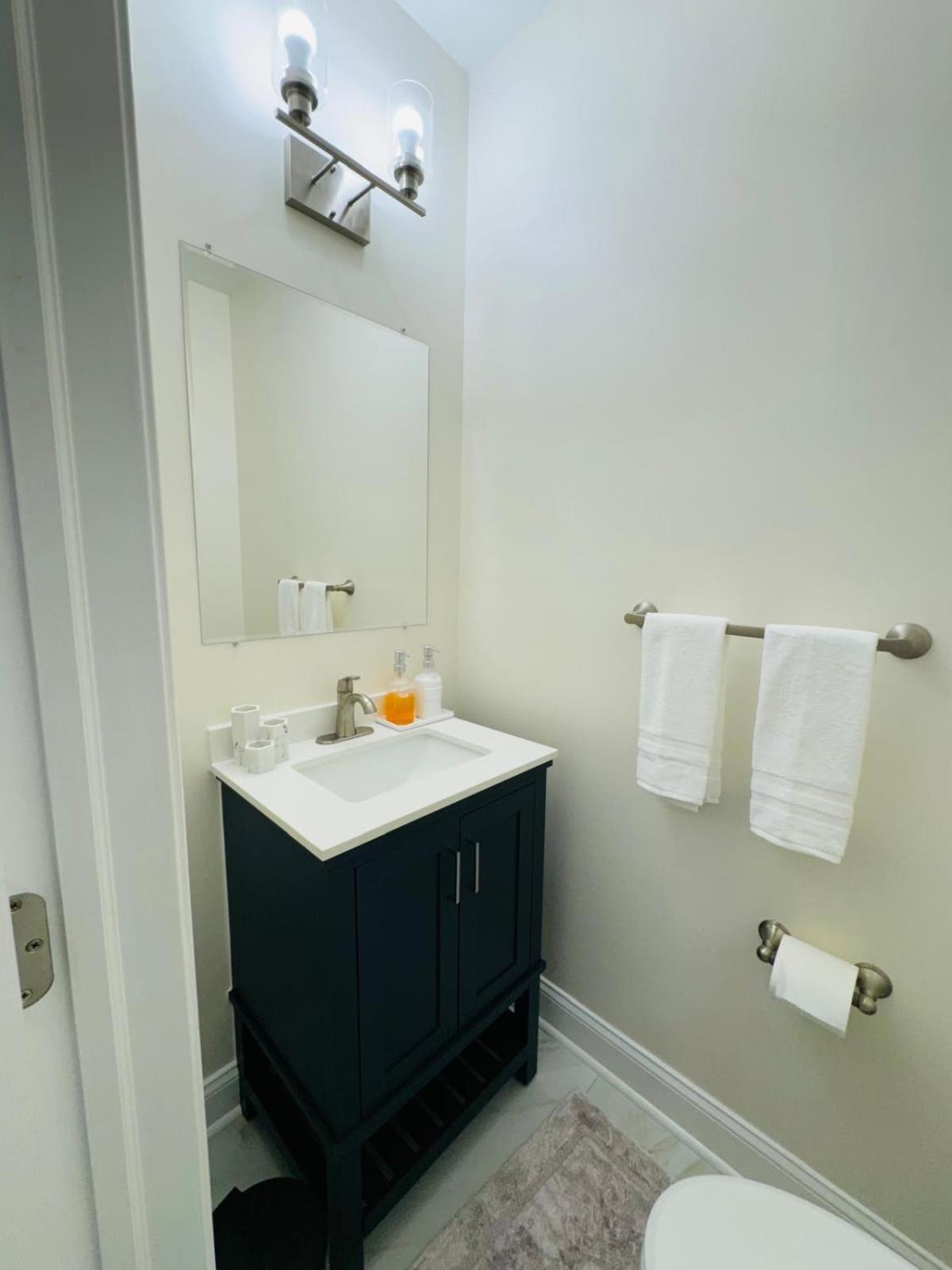 Luxurious 5 Bedroom House!1 Mile From Capitol Hill! * Washington