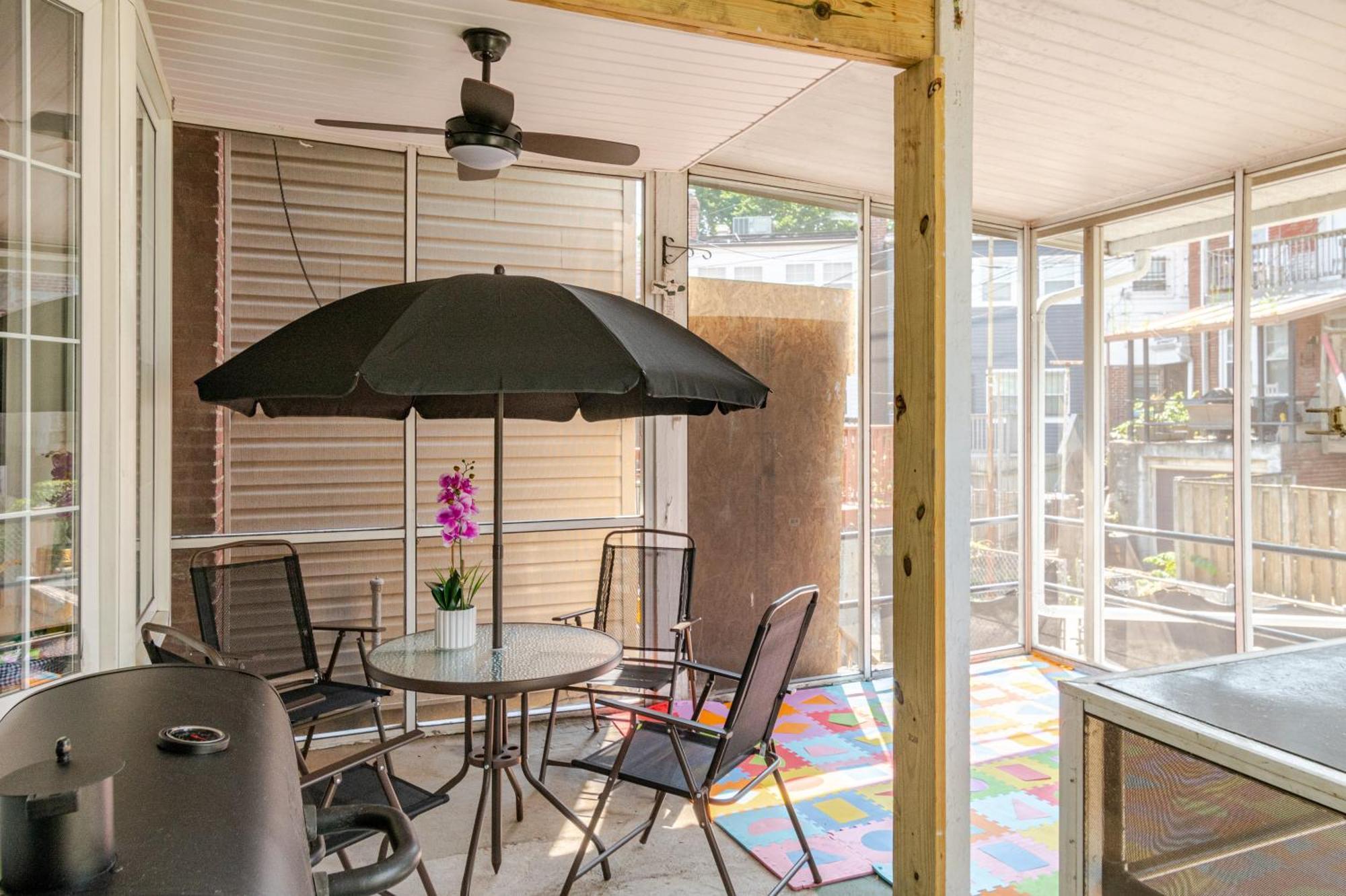 Luxurious 5 Bedroom House!1 Mile From Capitol Hill!
