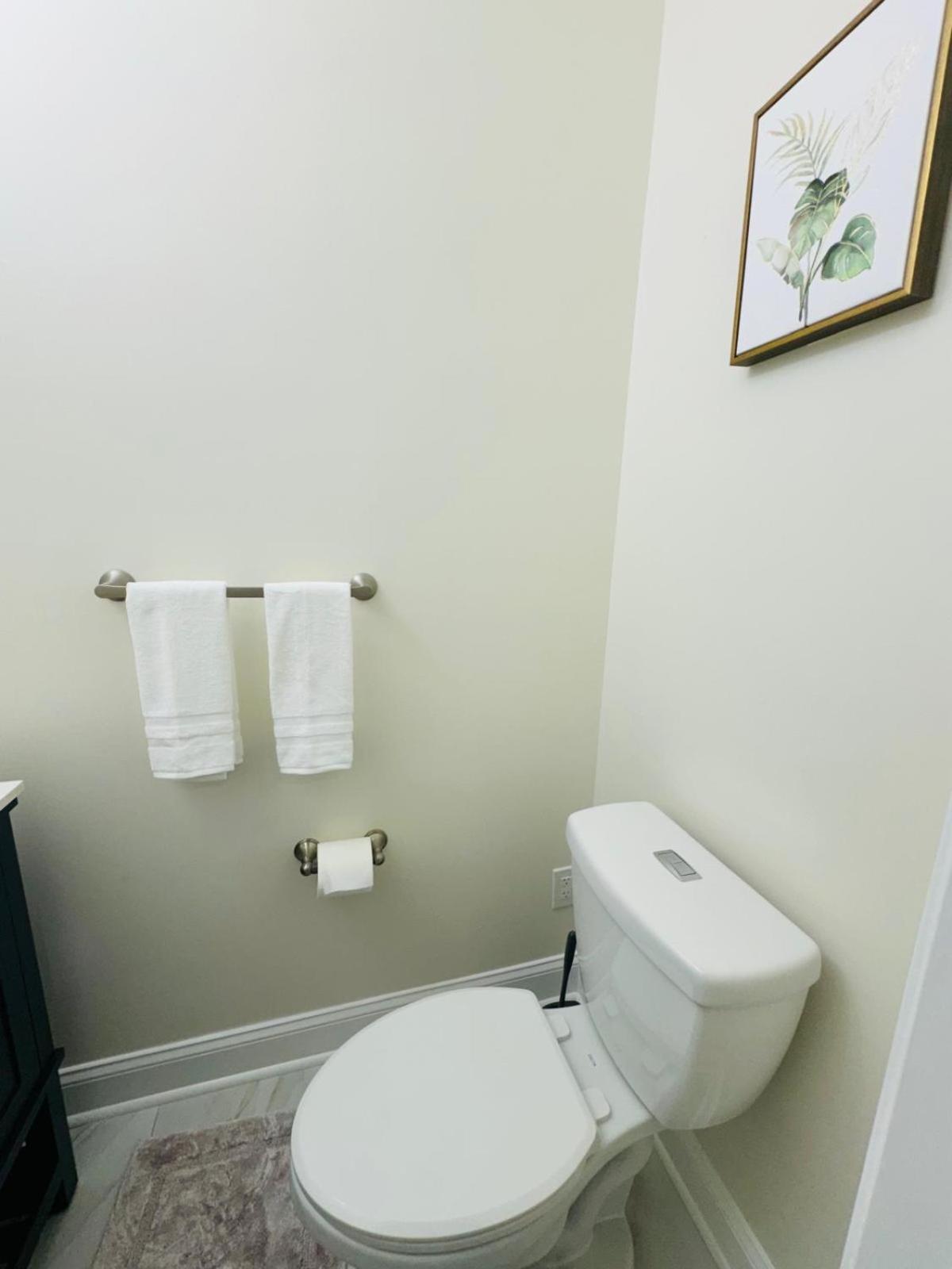 Luxurious 5 Bedroom House!1 Mile From Capitol Hill! Holiday home