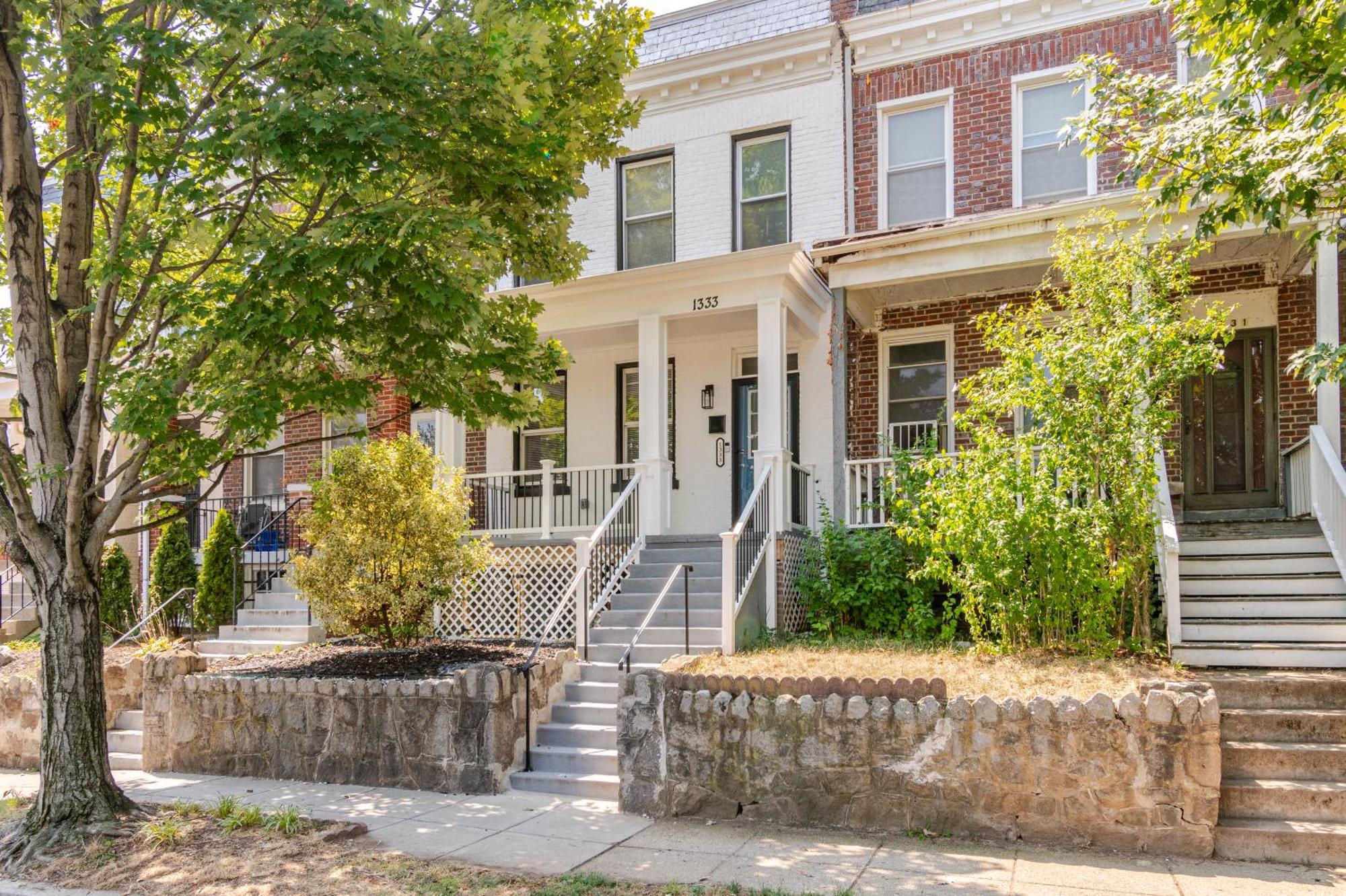 Holiday home Luxurious 5 Bedroom House!1 Mile From Capitol Hill! *