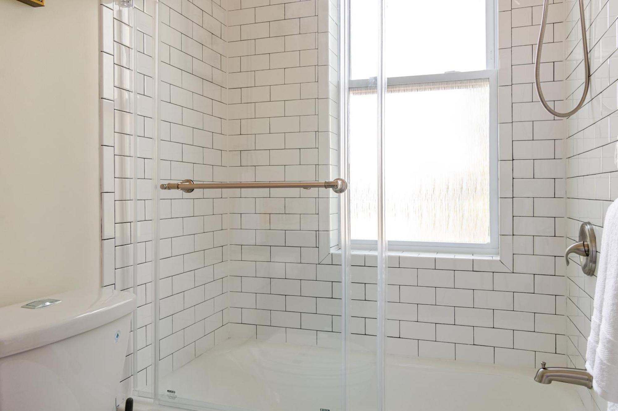 Luxurious 5 Bedroom House!1 Mile From Capitol Hill! * Washington