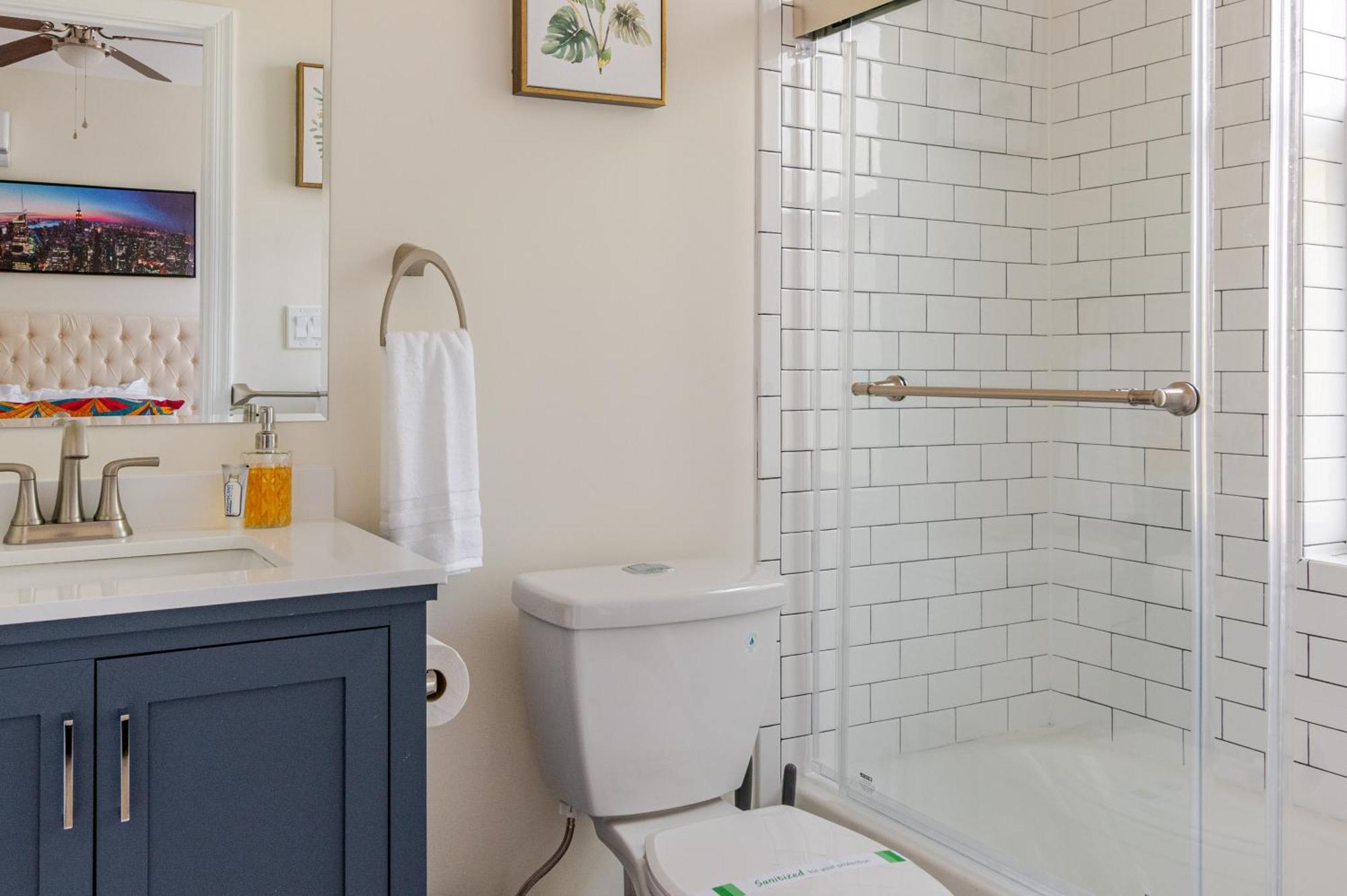 Holiday home Luxurious 5 Bedroom House!1 Mile From Capitol Hill!