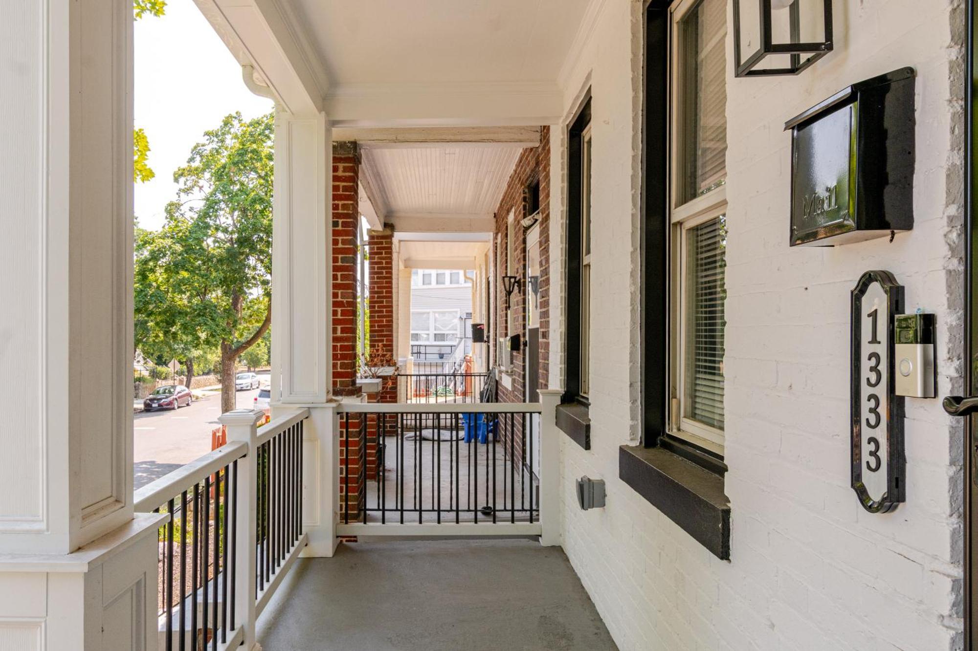 Luxurious 5 Bedroom House!1 Mile From Capitol Hill! Holiday home *