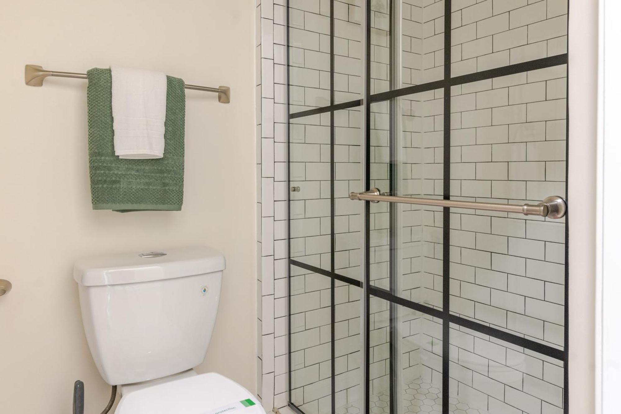 Holiday home Luxurious 5 Bedroom House!1 Mile From Capitol Hill! *