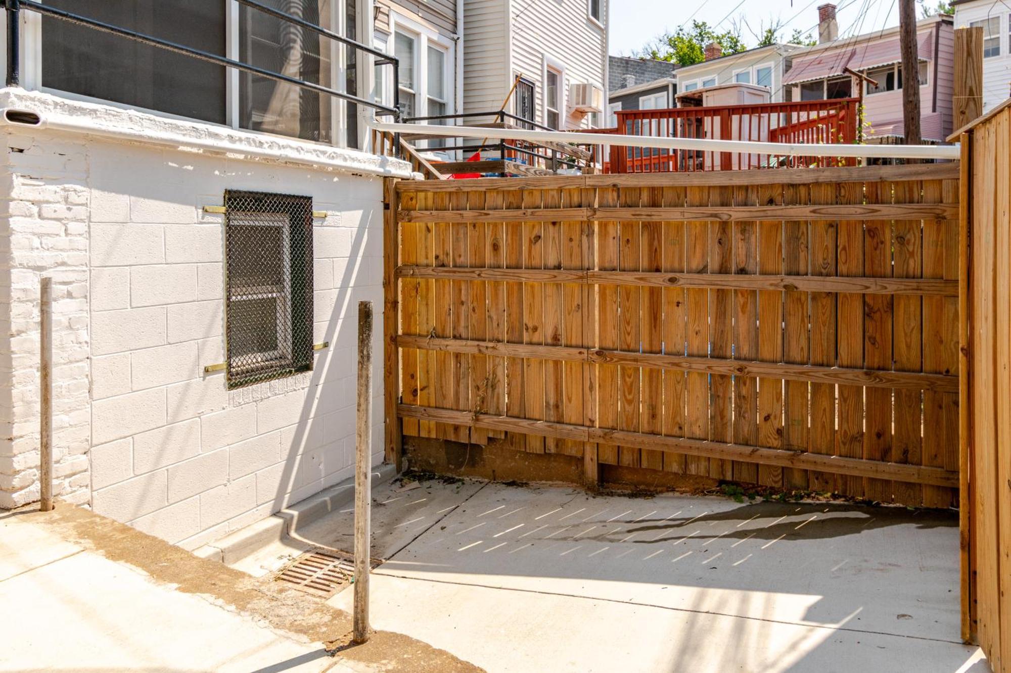 Luxurious 5 Bedroom House!1 Mile From Capitol Hill! *
