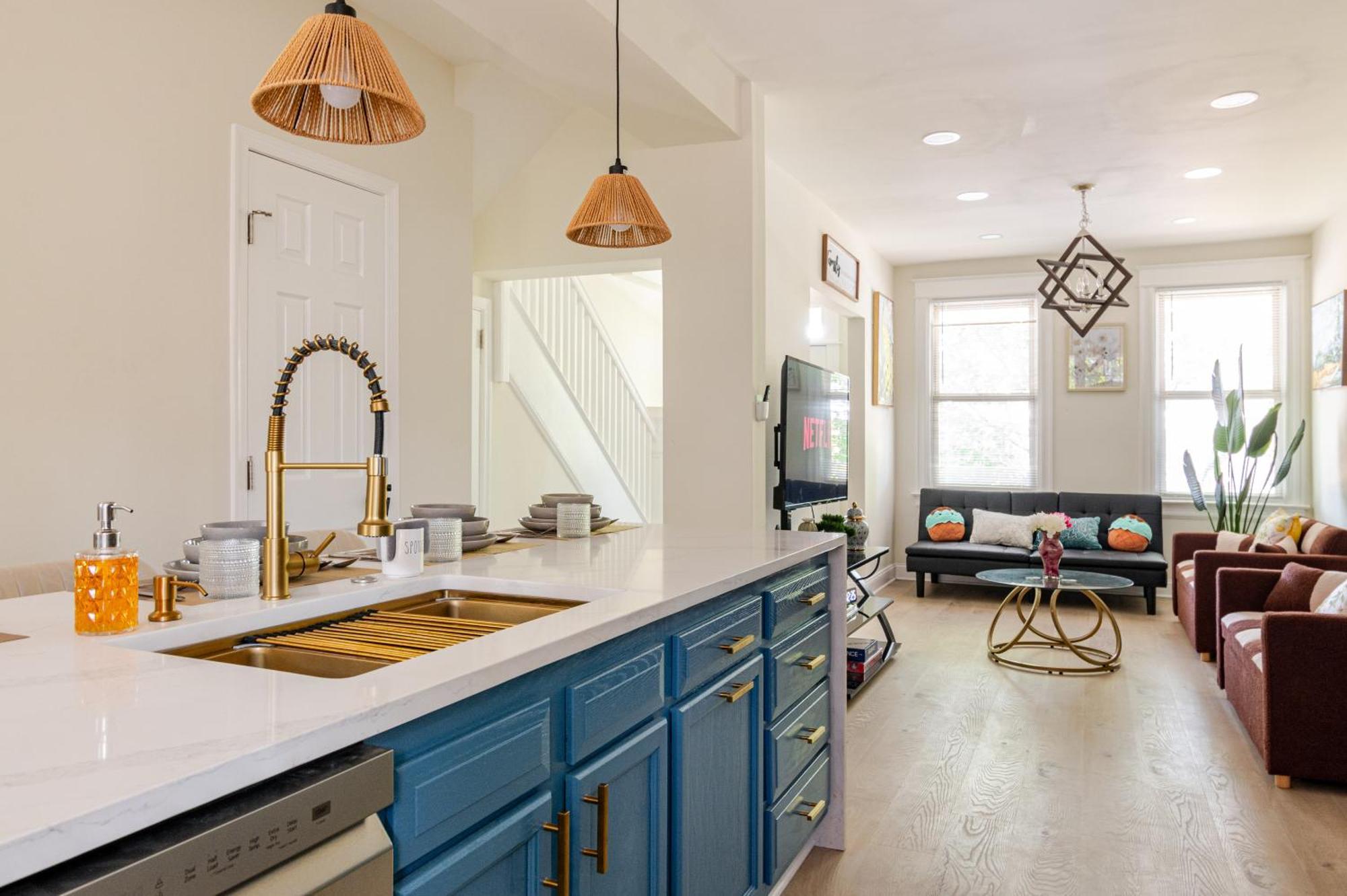 Luxurious 5 Bedroom House!1 Mile From Capitol Hill!