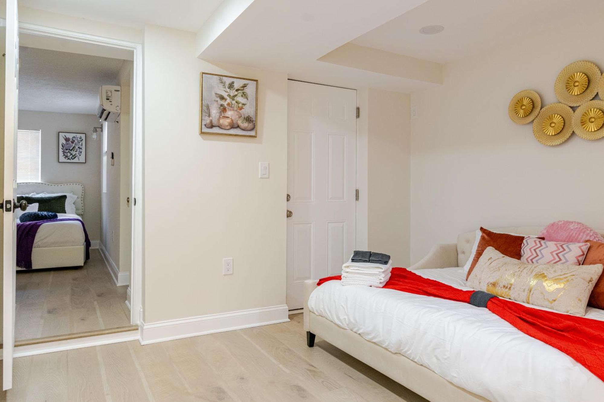 Luxurious 5 Bedroom House!1 Mile From Capitol Hill! Holiday home