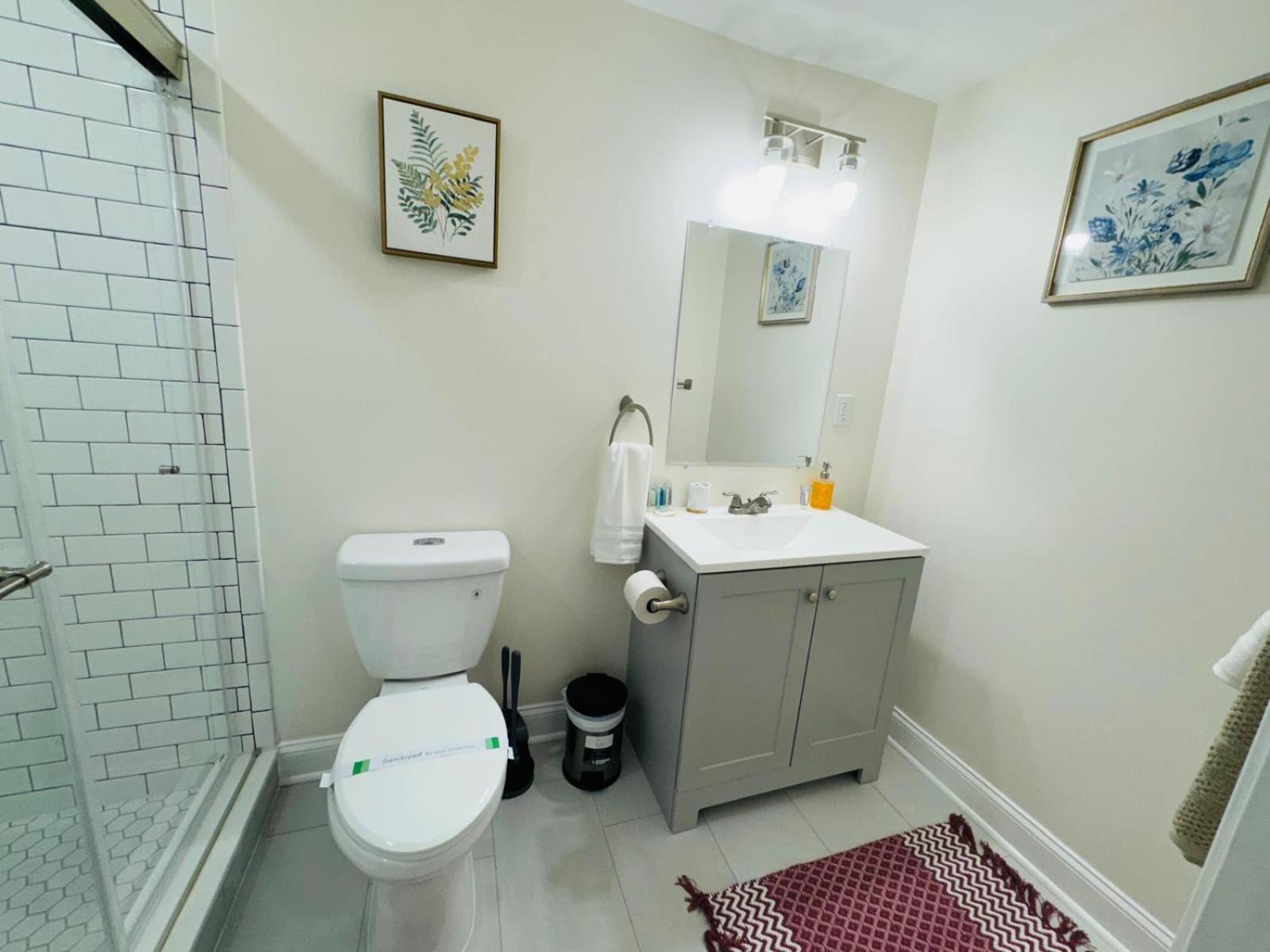Holiday home Luxurious 5 Bedroom House!1 Mile From Capitol Hill! *
