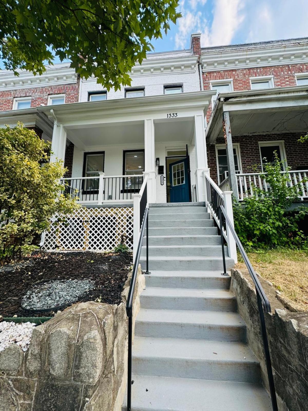 Luxurious 5 Bedroom House!1 Mile From Capitol Hill!