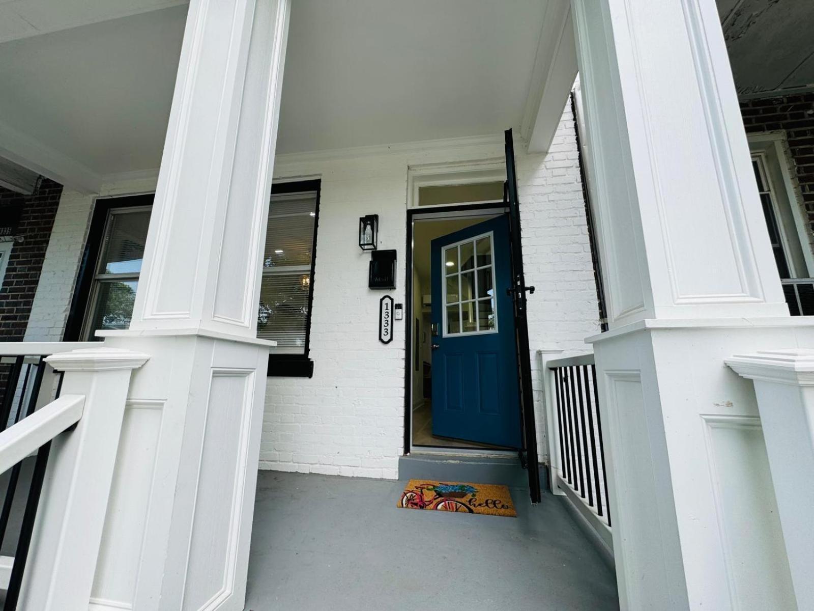 Holiday home Luxurious 5 Bedroom House!1 Mile From Capitol Hill!