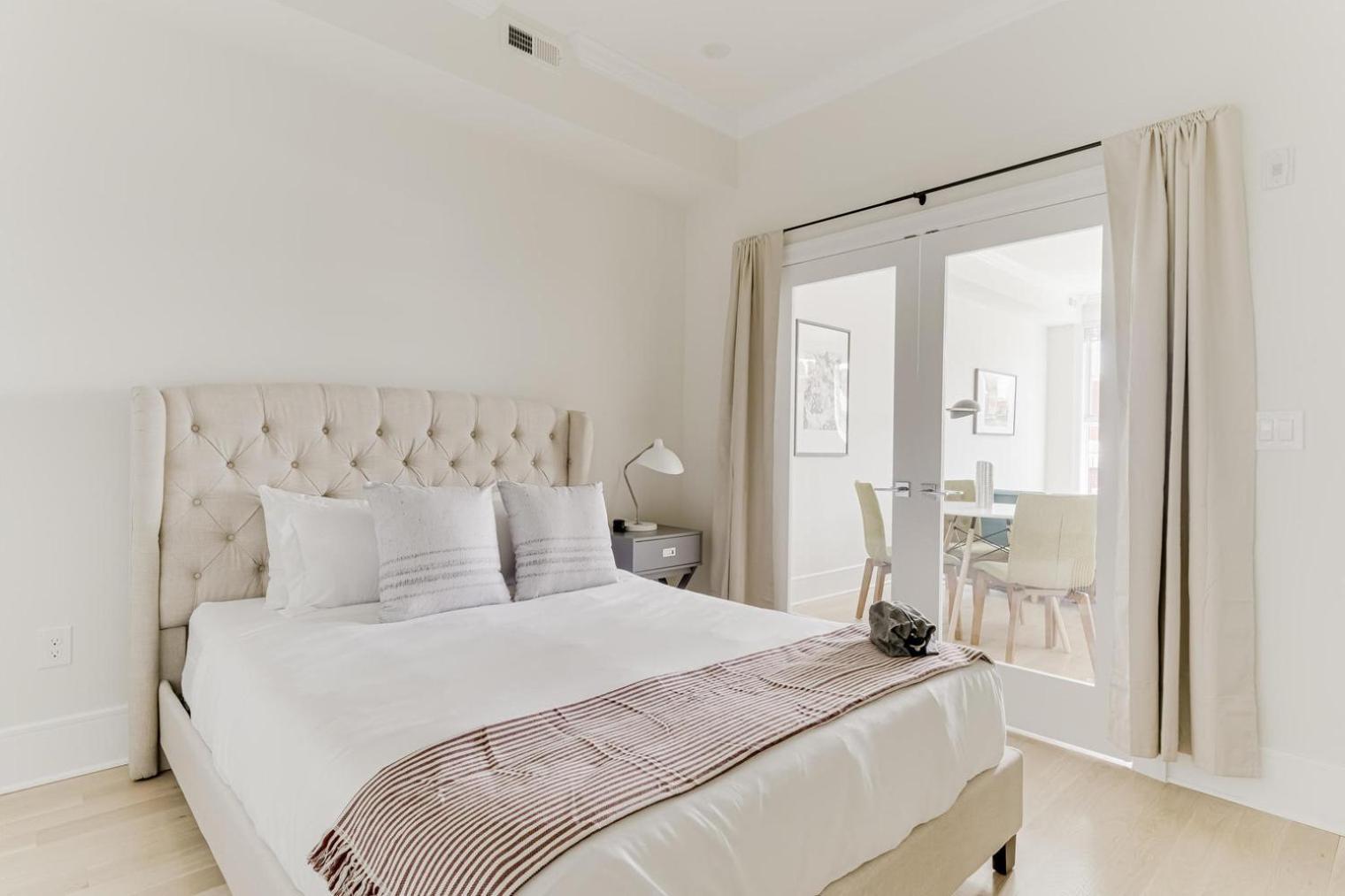 Dupont Circle 2br W Wd Nr Restaurants Bars Wdc-738 Washington