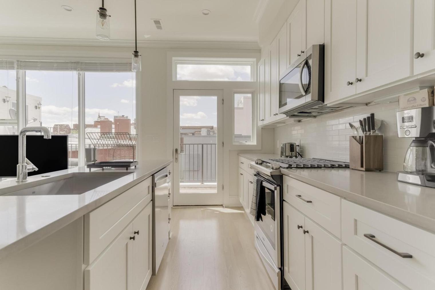 Dupont Circle 2br W Wd Nr Restaurants Bars Wdc-738