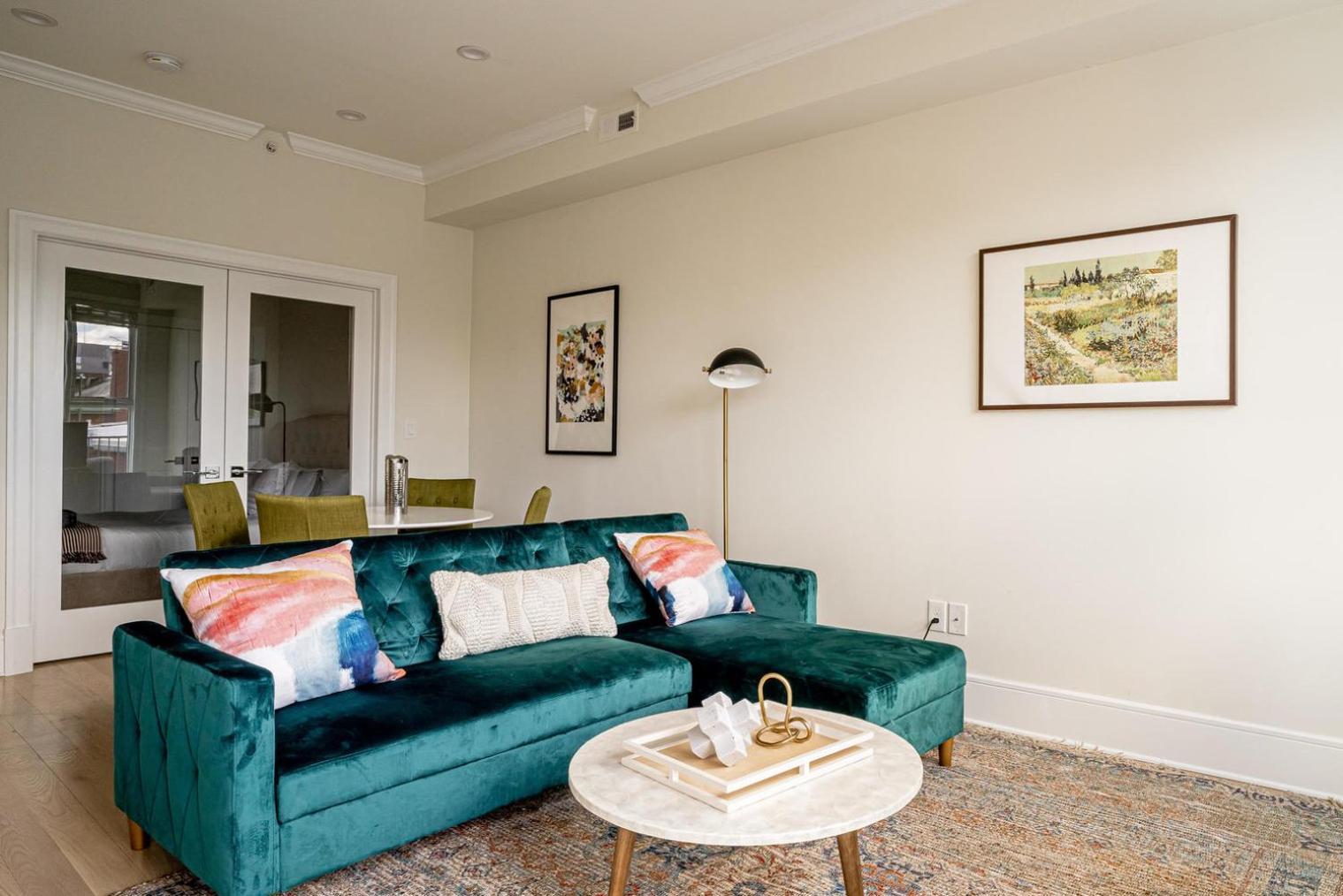 Dupont Circle 2br W Wd Nr Restaurants Bars Wdc-738