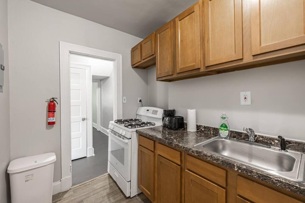 Apartment Perfectly Located 2br In Dc With Private Parking *