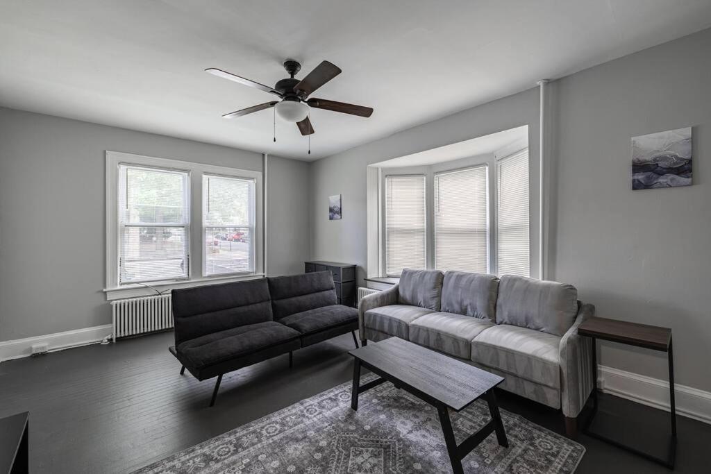 Perfectly Located 2br In Dc With Private Parking Washington