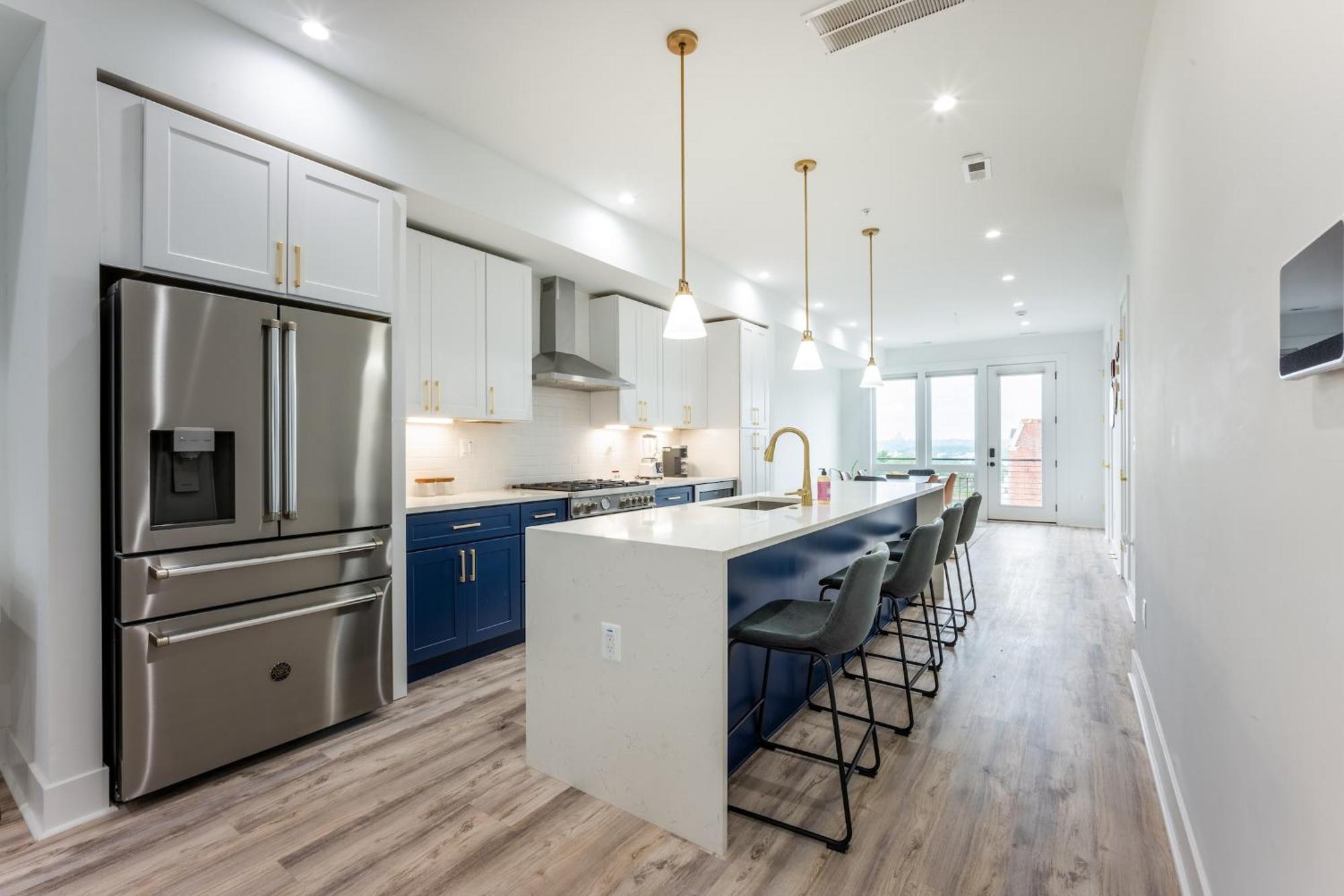 Modern 3br Condo, Rooftop & Downtown Views * Washington