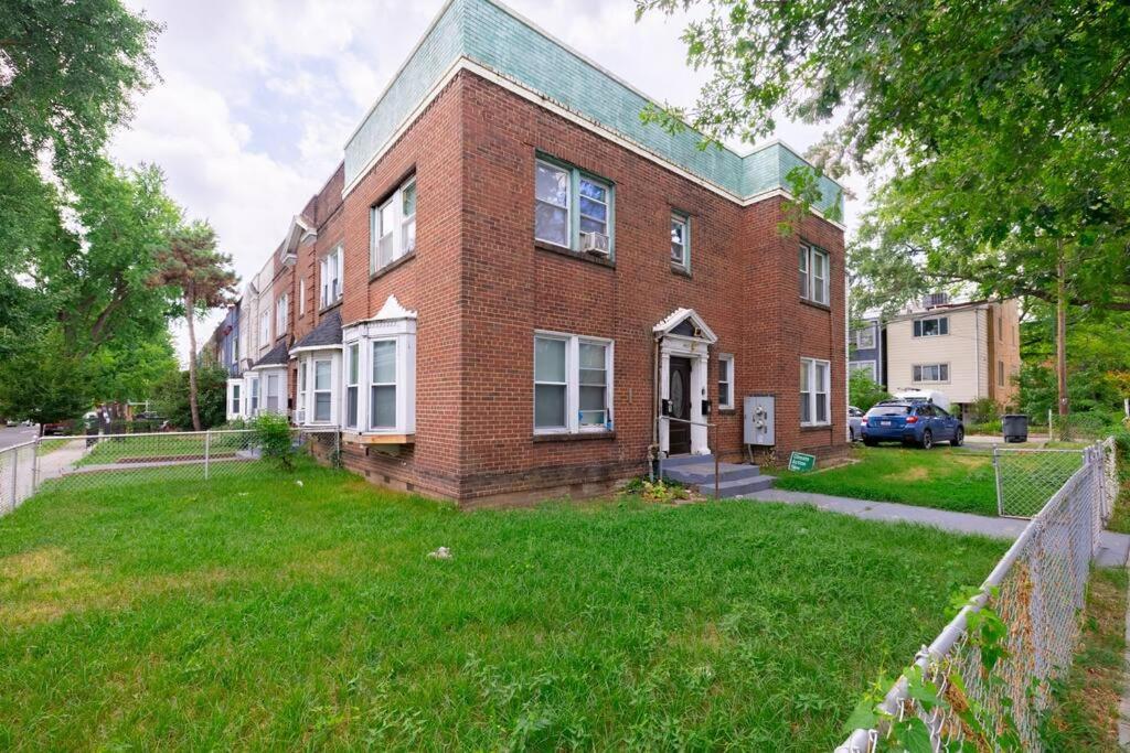 Apartment Perfectly Located 2br In Dc With Private Parking Washington
