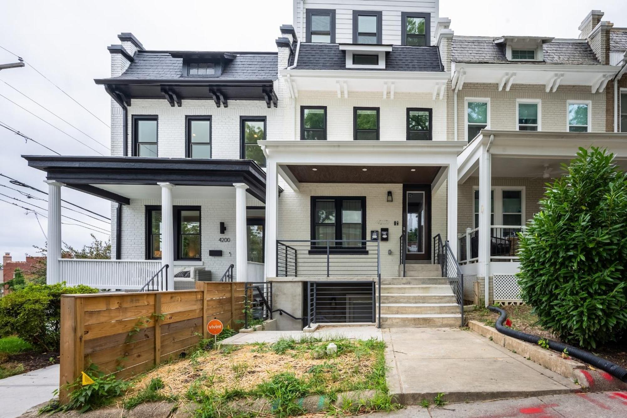 Modern 3br Condo, Rooftop & Downtown Views Apartment Washington
