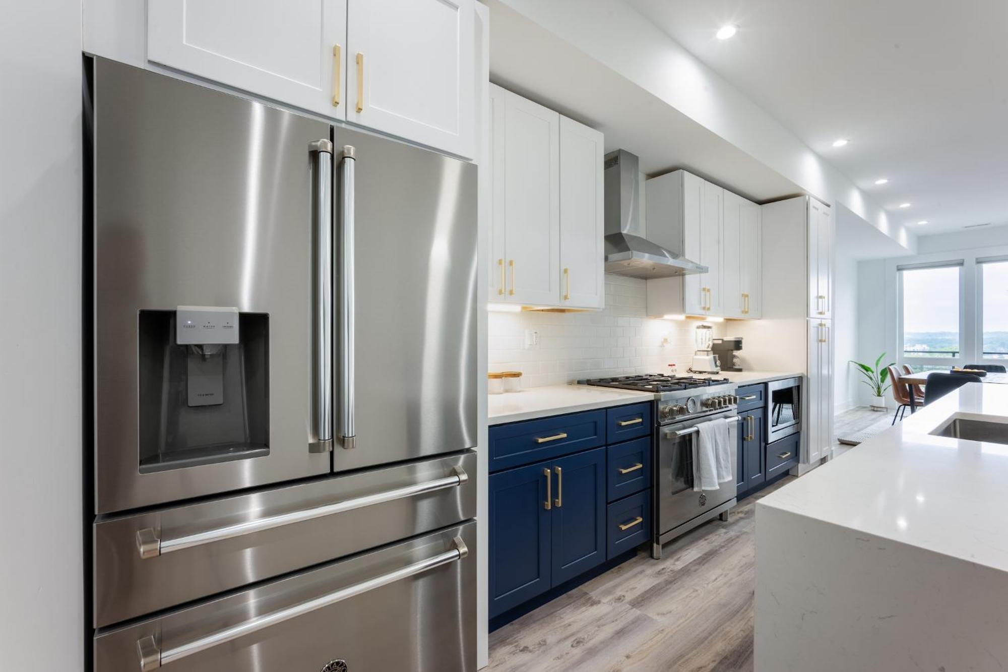 Modern 3br Condo, Rooftop & Downtown Views *