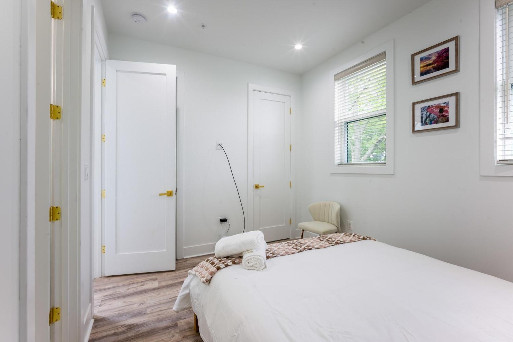 Modern 3br Condo, Rooftop & Downtown Views *