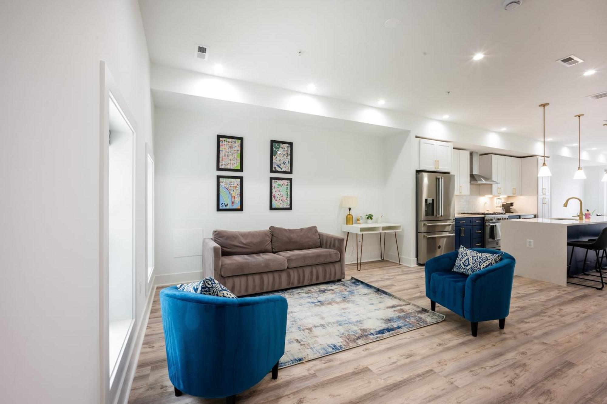Apartment Modern 3br Condo, Rooftop & Downtown Views