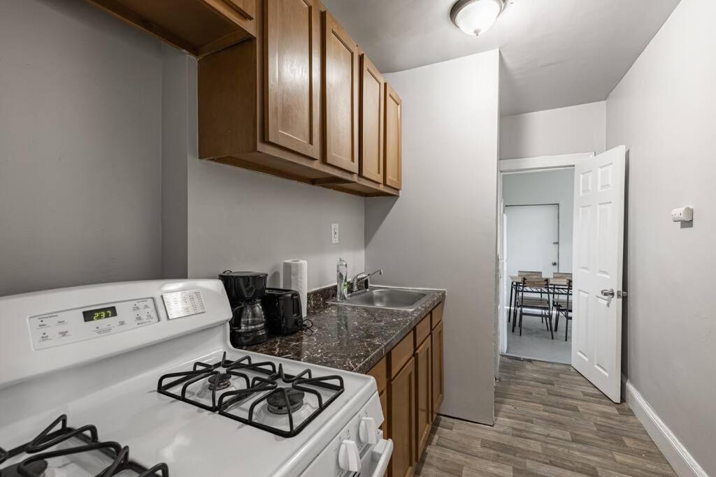 Perfectly Located 2br In Dc With Private Parking Apartment