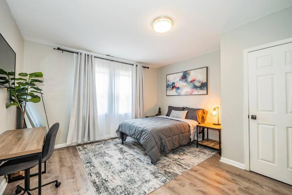Chic & Contemporary With Free Onsite Parking