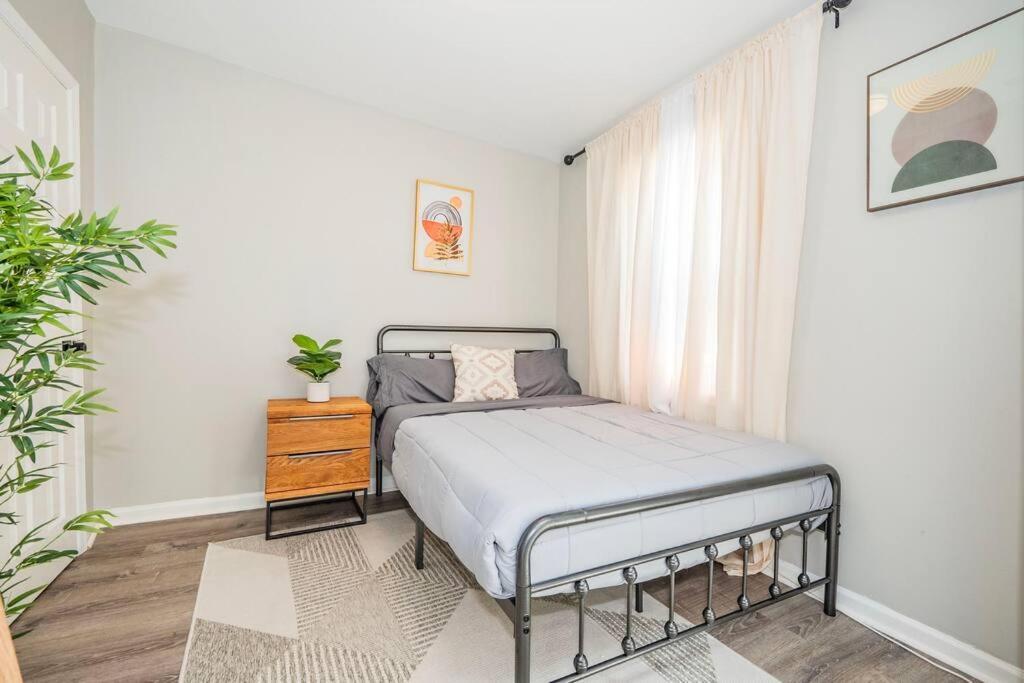 Chic & Contemporary With Free Onsite Parking * Washington