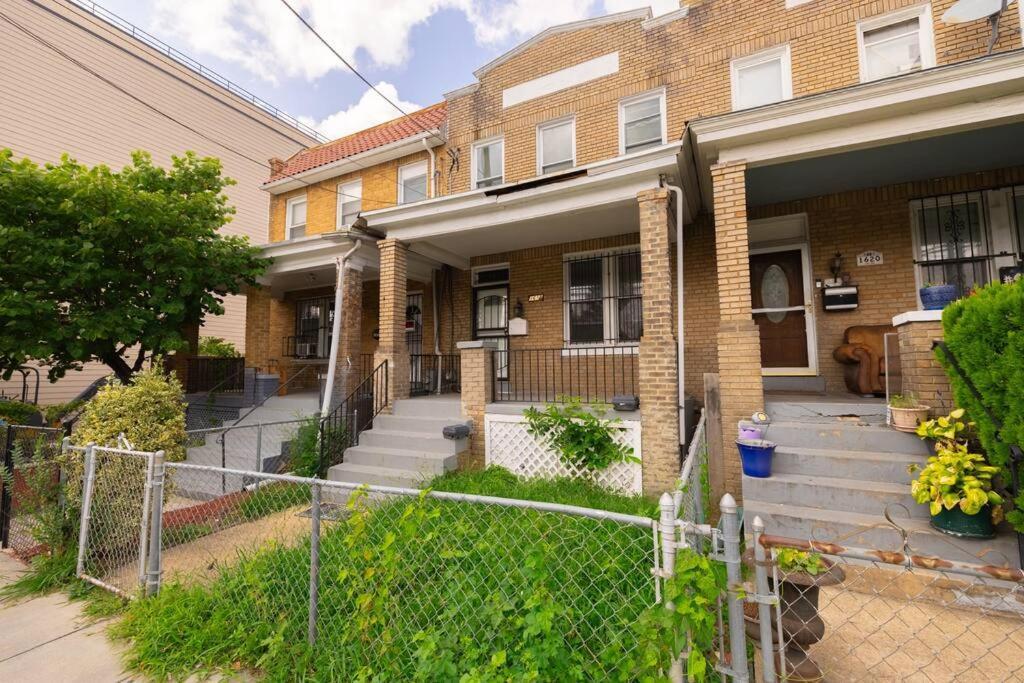 Cozy 3br House In Dc With Parking Washington