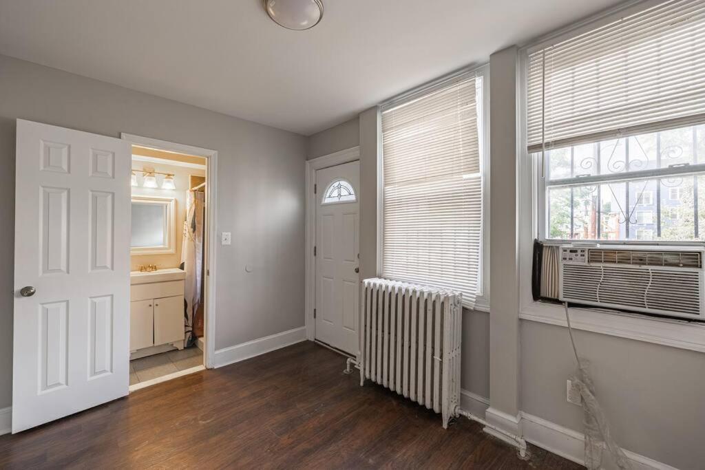 Cozy 3br House In Dc With Parking Holiday home *