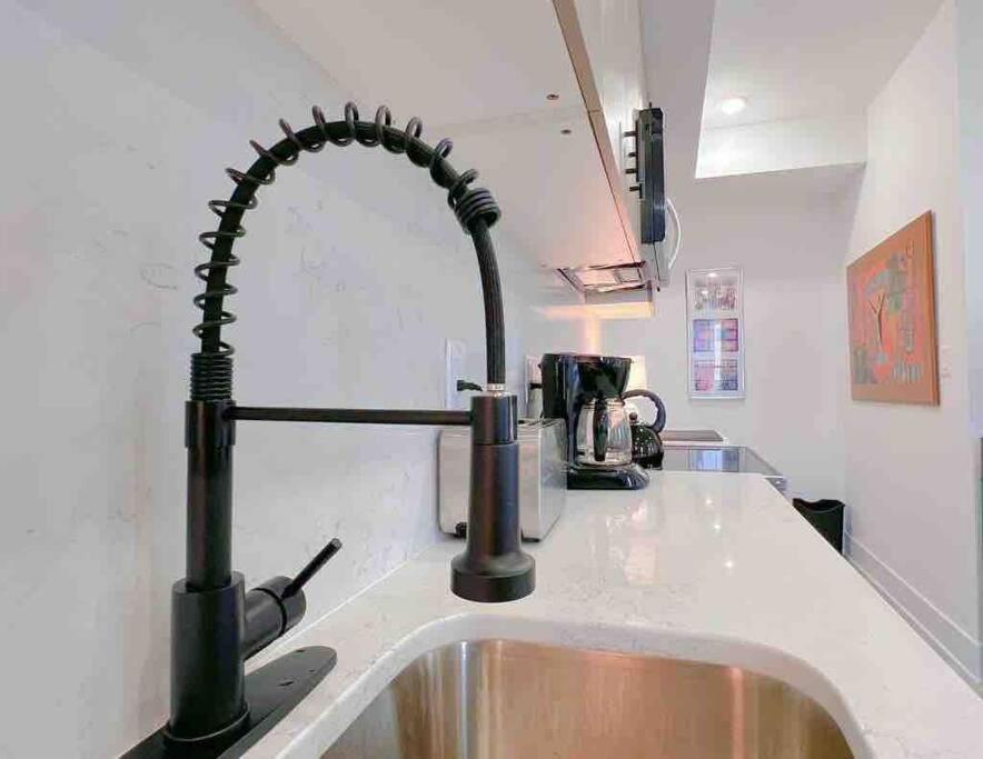 Luxury Penthouse , Private Roofdeck & Amazing View *