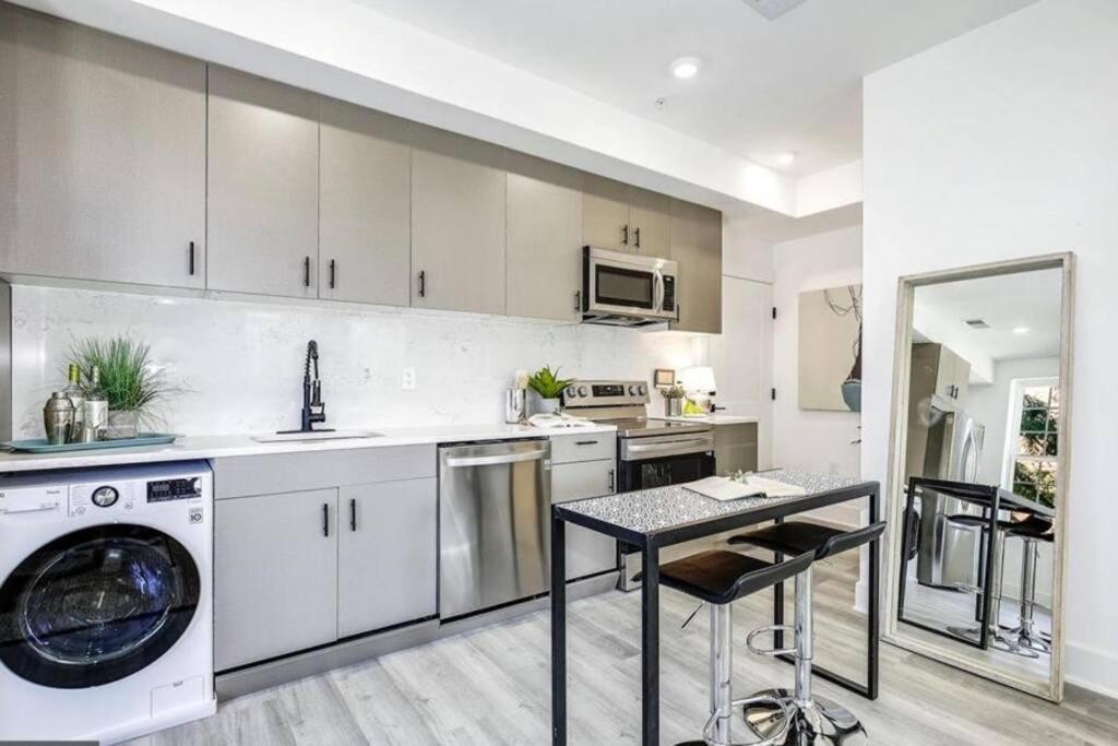 Lux Capitol Hill Vacation Home, In-house Services Holiday home *