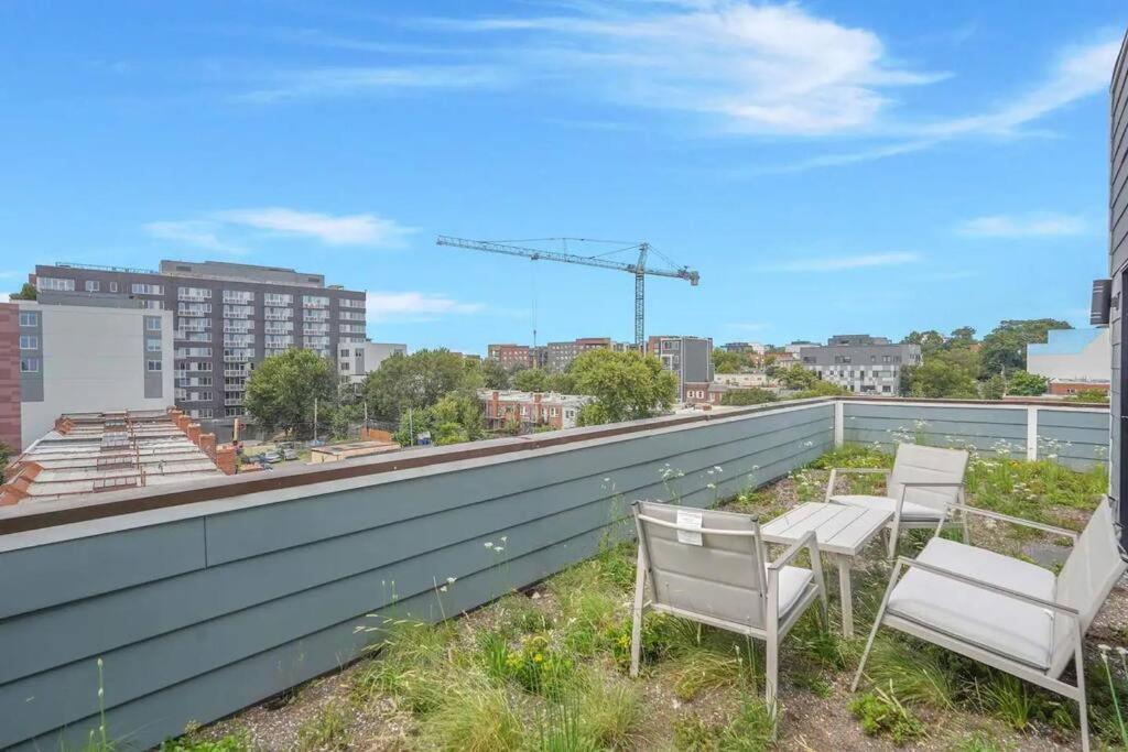 Enjoy City Skyline Views From Private Roof Deck! *