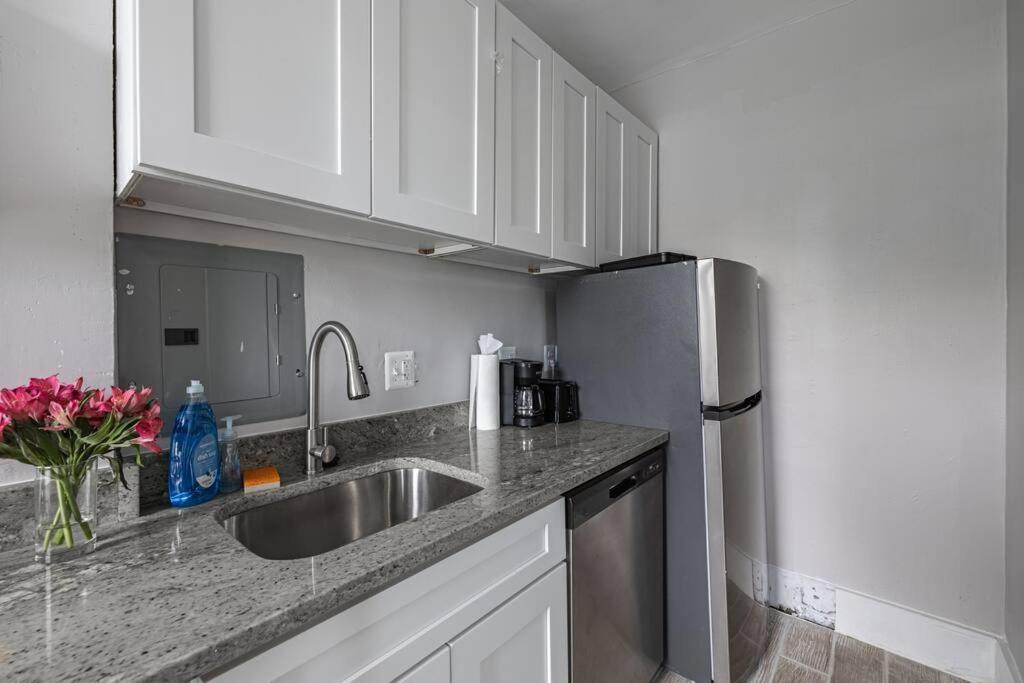 Apartment Chic Studio In Dc Dupont