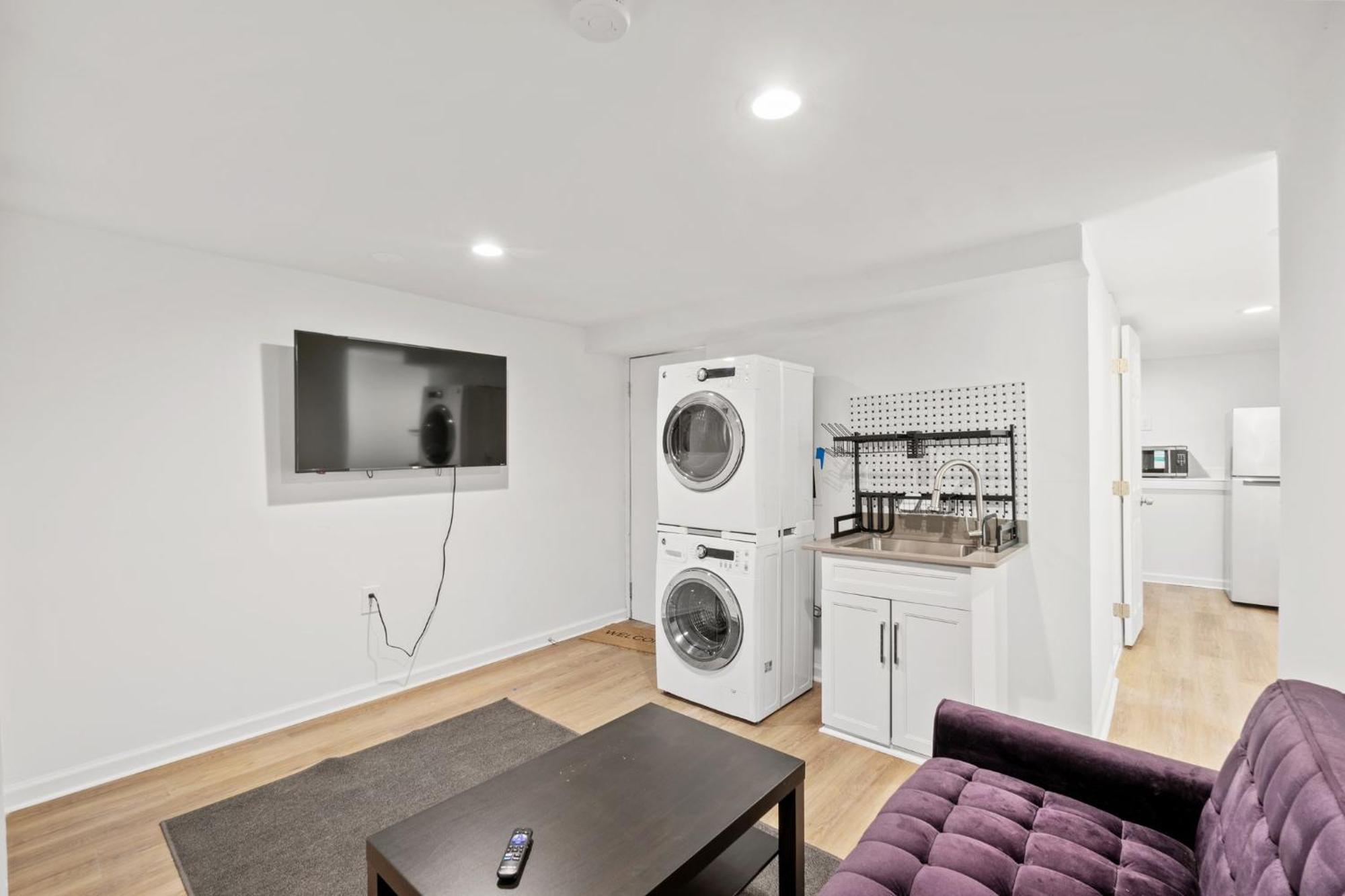 Charming 4-bedroom Townhome In Fabulous With Ac, Wifi *