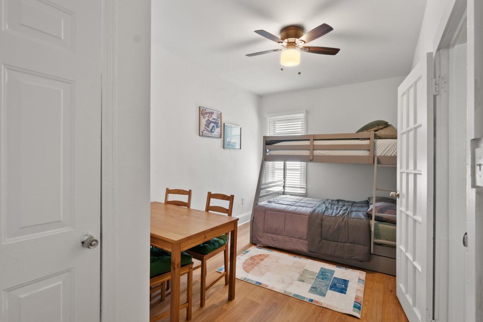 Charming 4-bedroom Townhome In Fabulous With Ac, Wifi Holiday home Washington