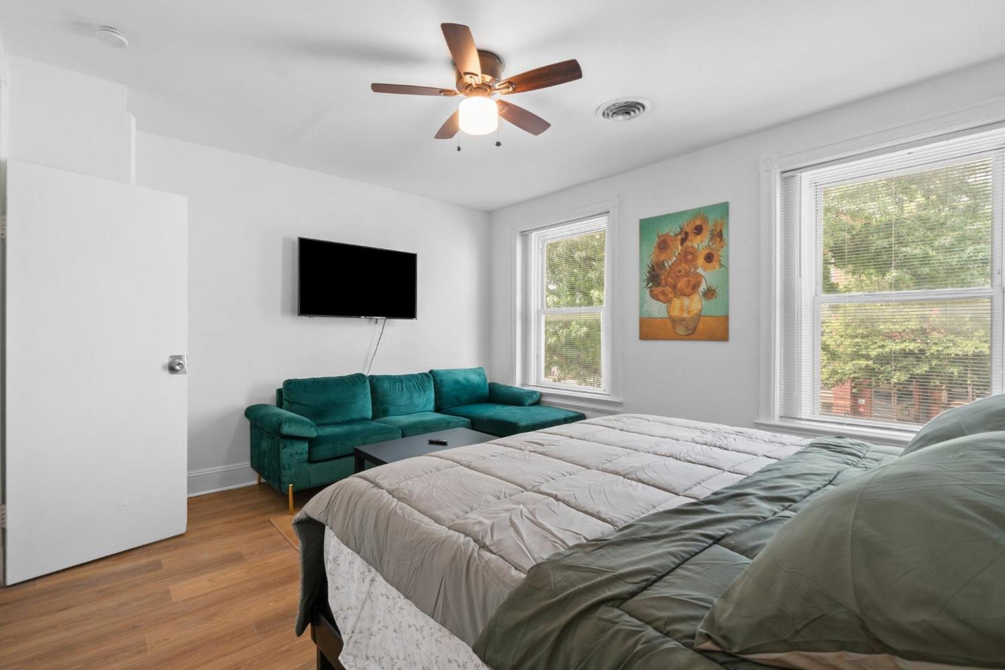 Holiday home Charming 4-bedroom Townhome In Fabulous With Ac, Wifi Washington