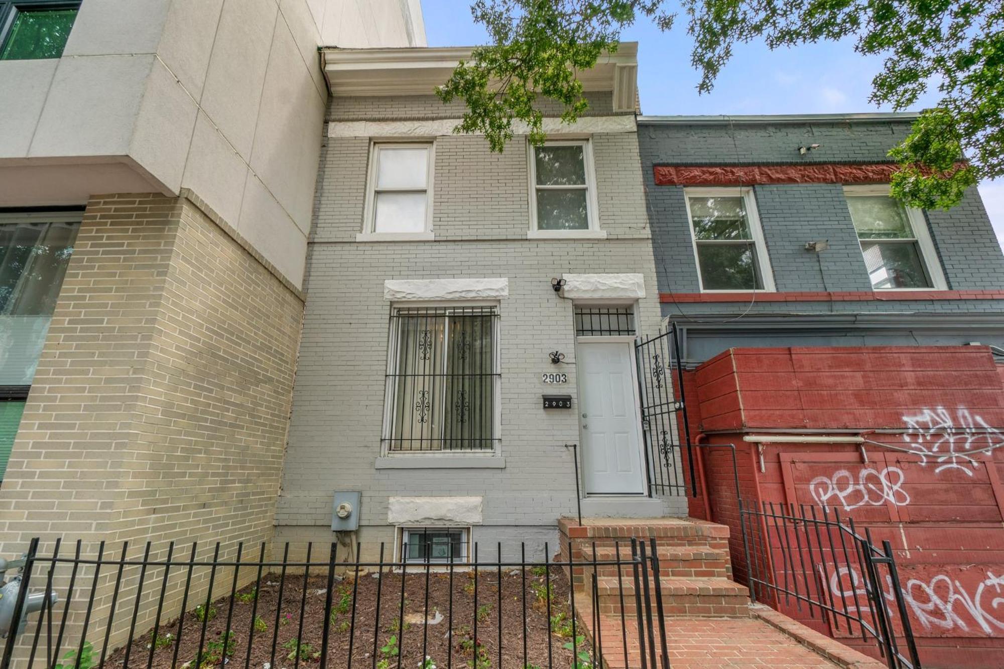 Charming 4-bedroom Townhome In Fabulous With Ac, Wifi Washington