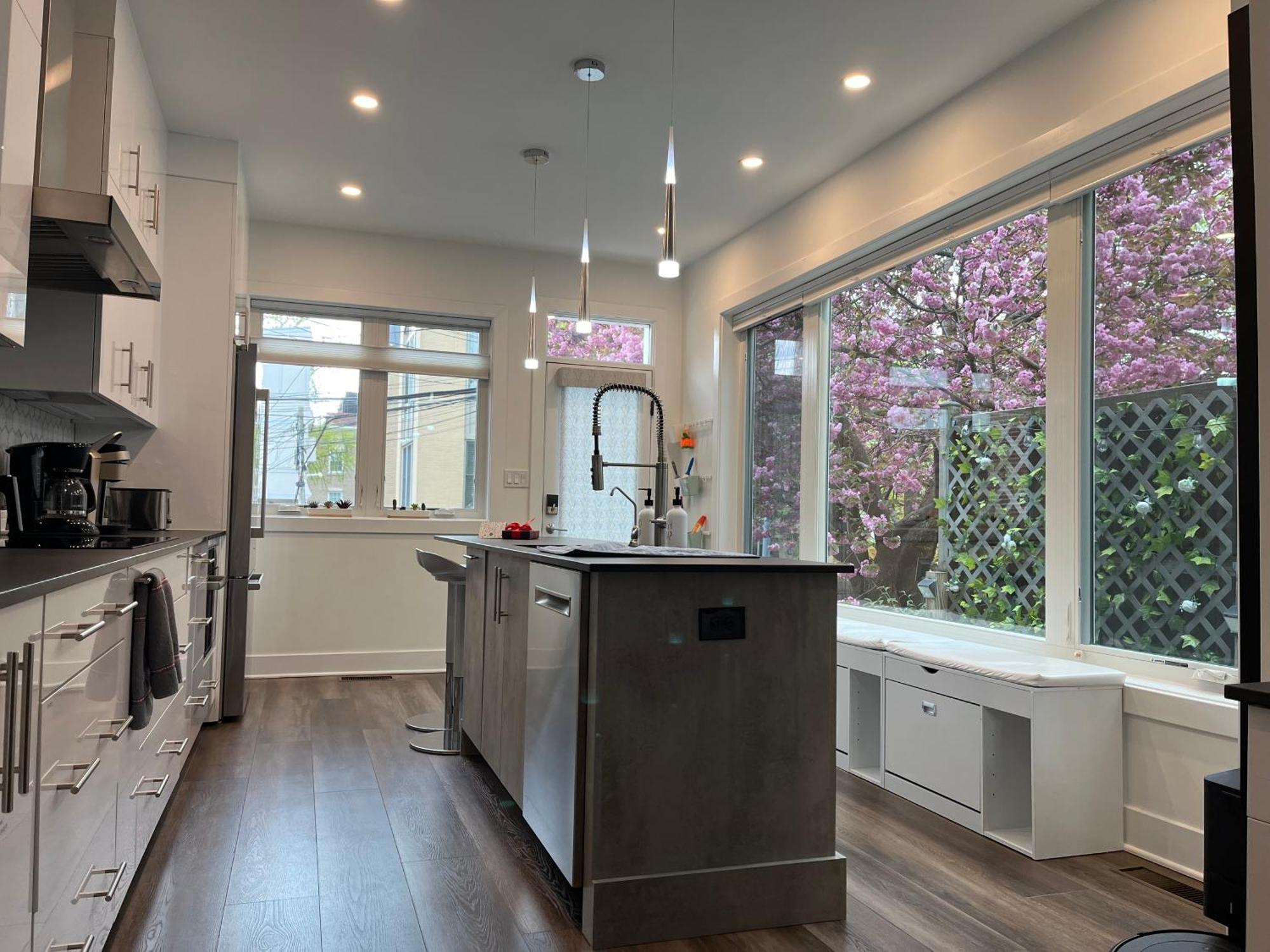 1 Mile From Downtown, Near Metro And Free Parking Apartment