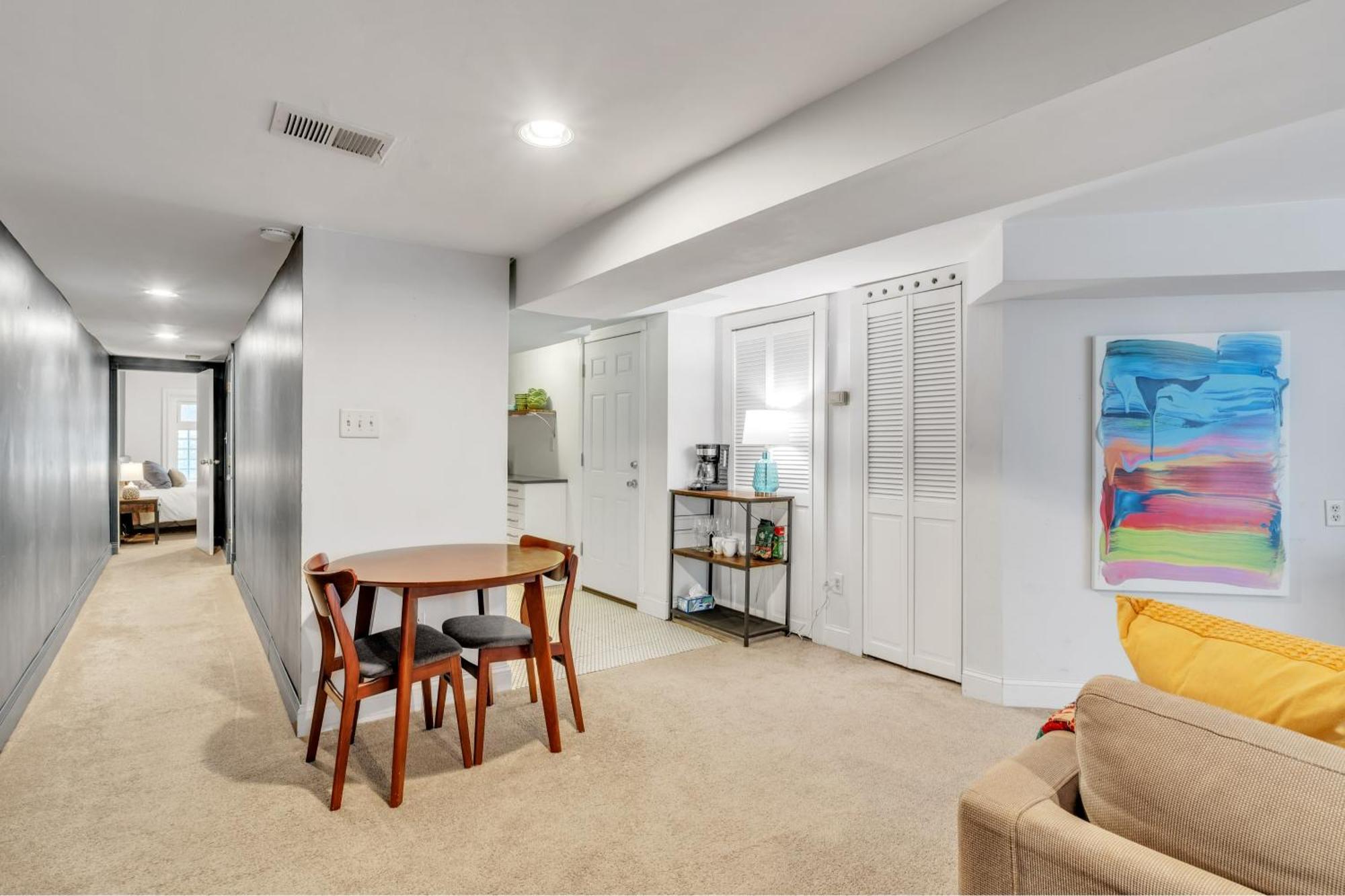 Cute And Charming 1br In Fantastic Location Townhouse * Washington