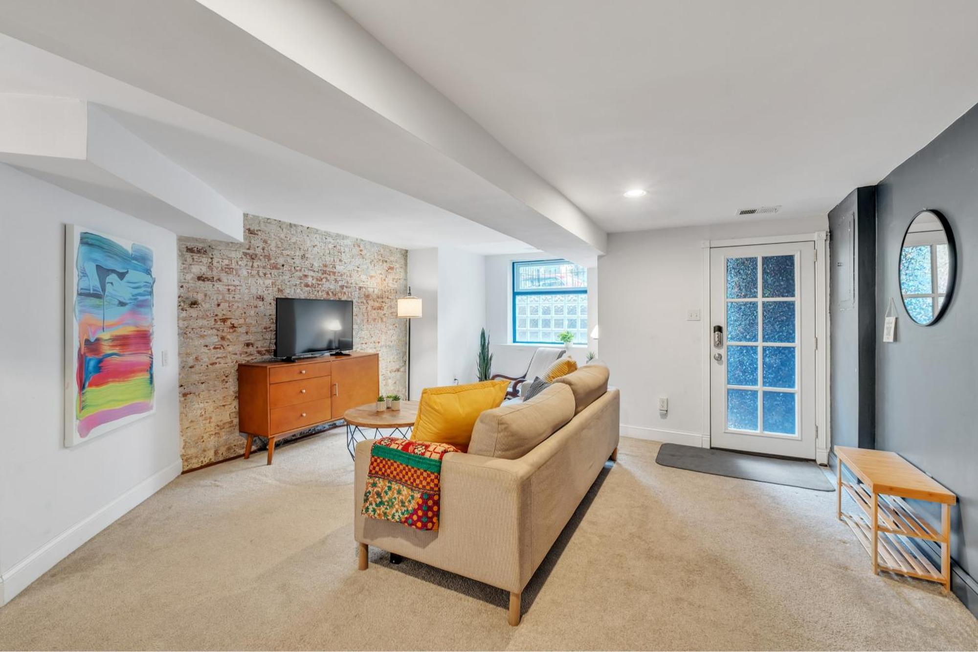 Cute And Charming 1br In Fantastic Location Townhouse Holiday home