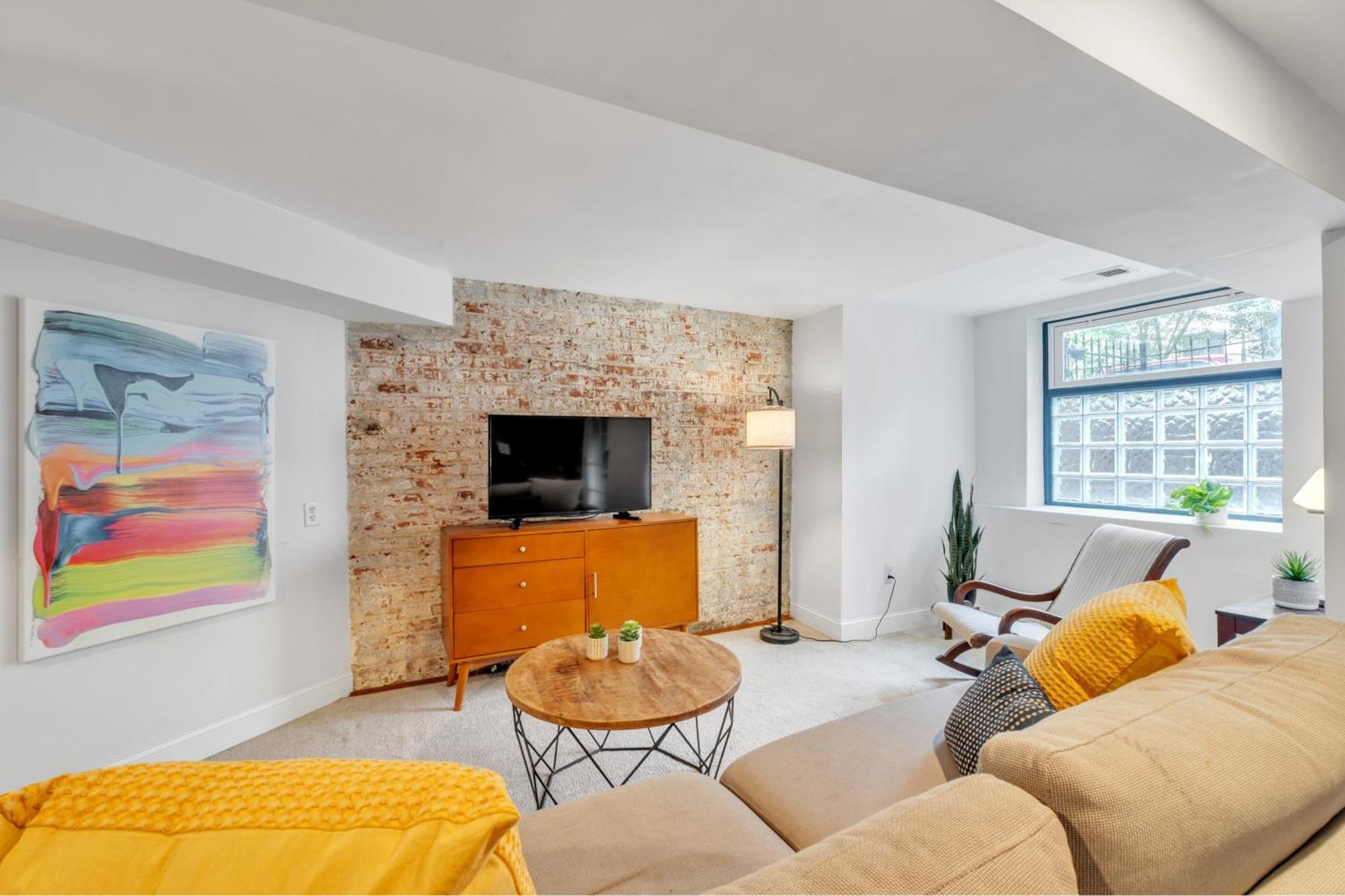 Cute And Charming 1br In Fantastic Location Townhouse Holiday home Washington