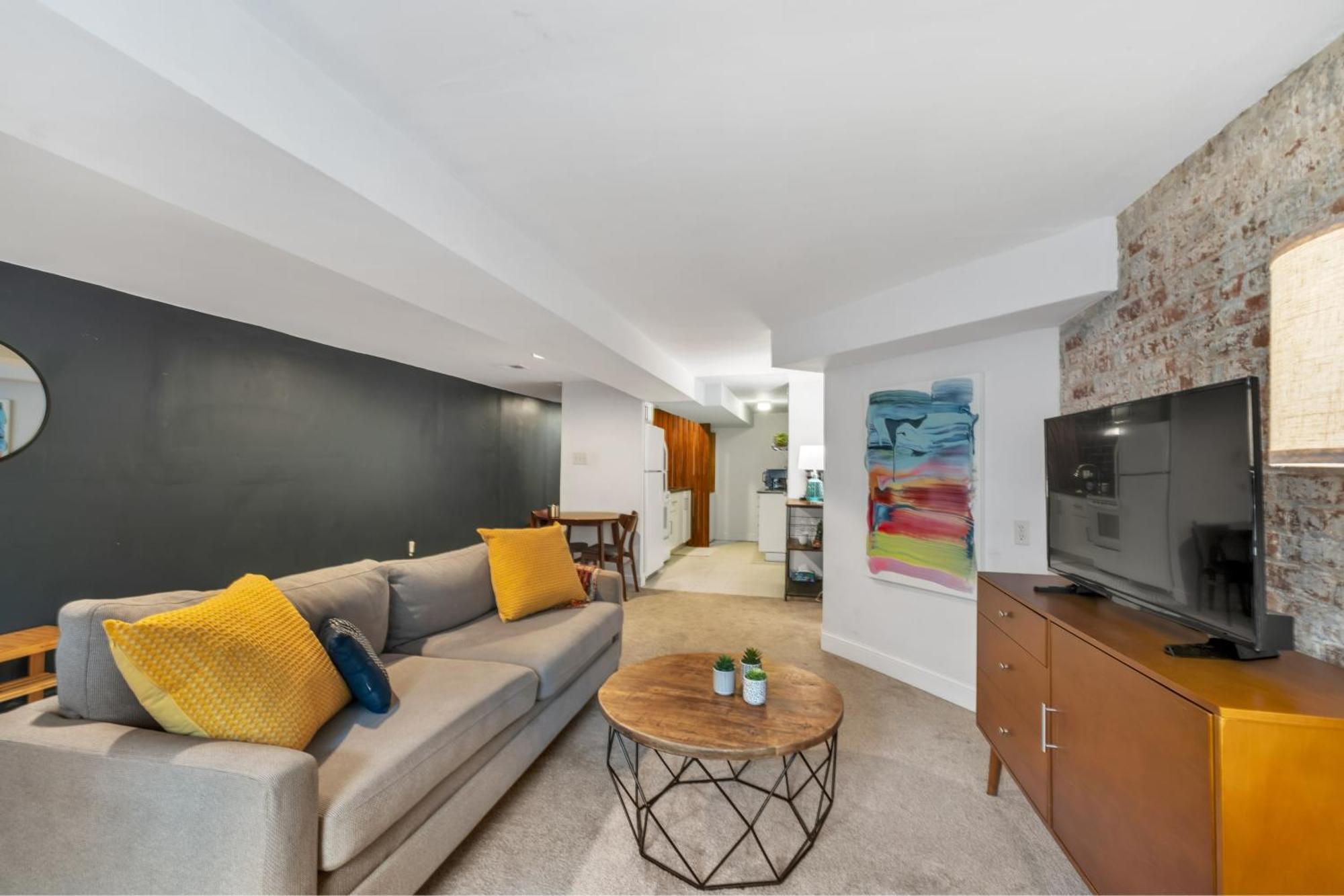 Cute And Charming 1br In Fantastic Location Townhouse Holiday home Washington