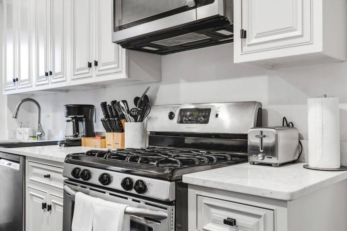 H St Dc Haven 4-br * Washington