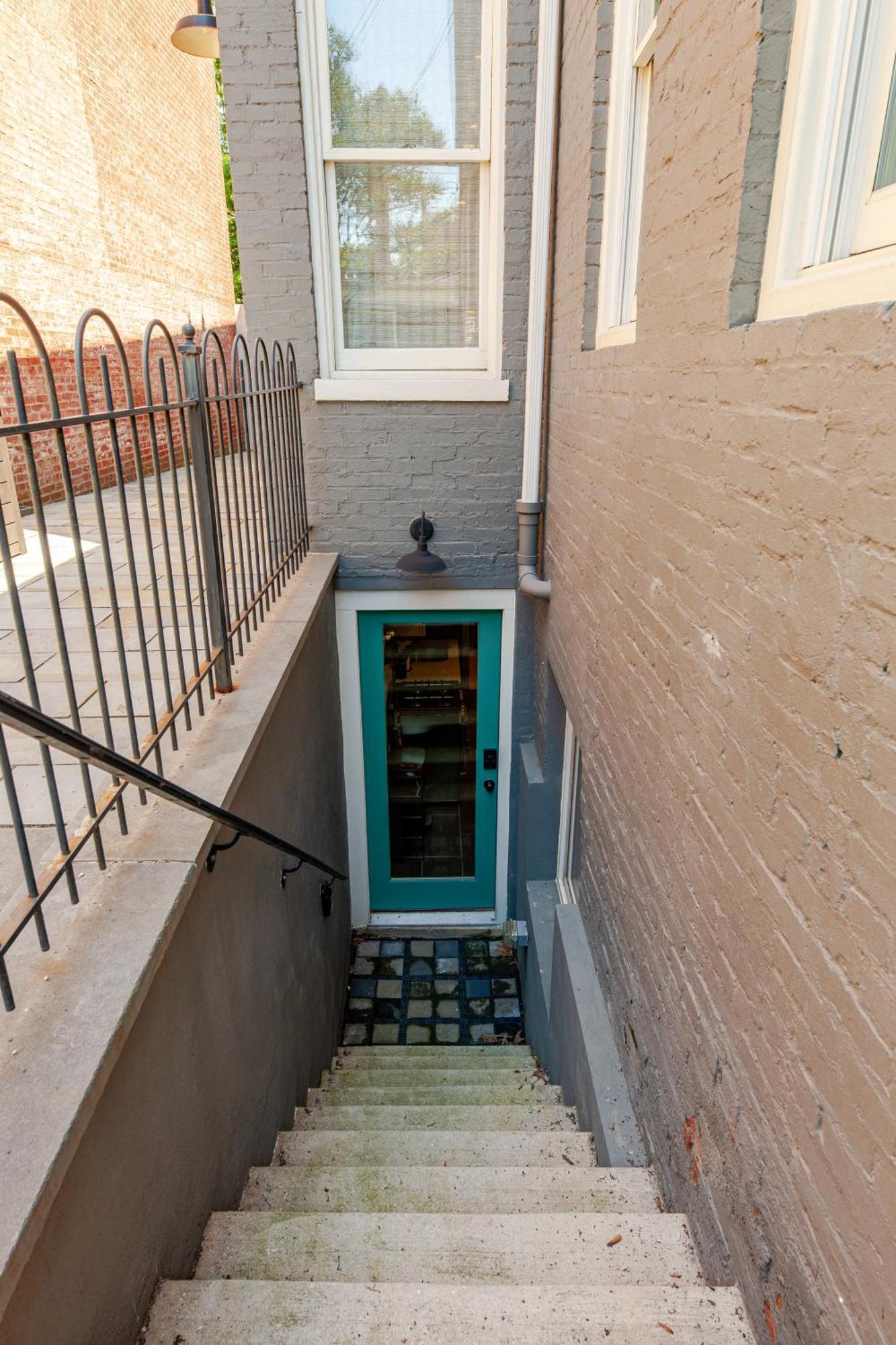 Private Garage Parking And King Bed - Walk To Metro Apartment Washington