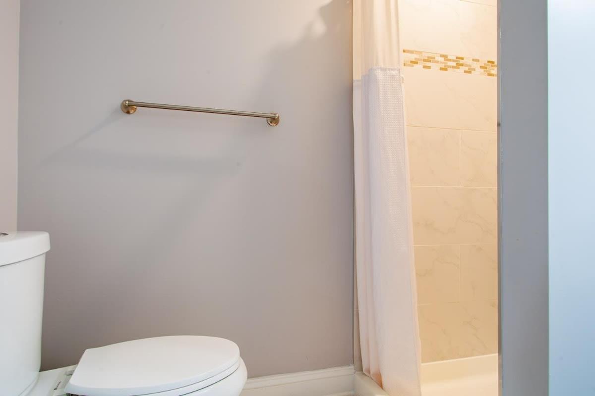 A In One Of Dc's Neighborhoods 4-bedroom Petworth Townhome Holiday home *
