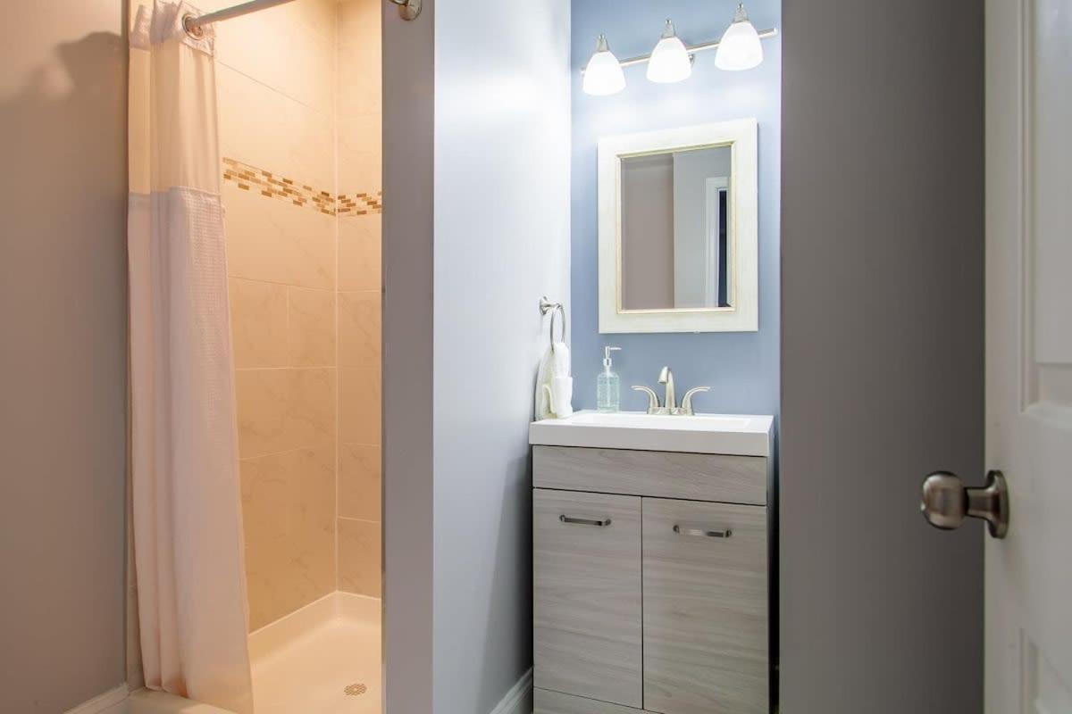 A In One Of Dc's Neighborhoods 4-bedroom Petworth Townhome *