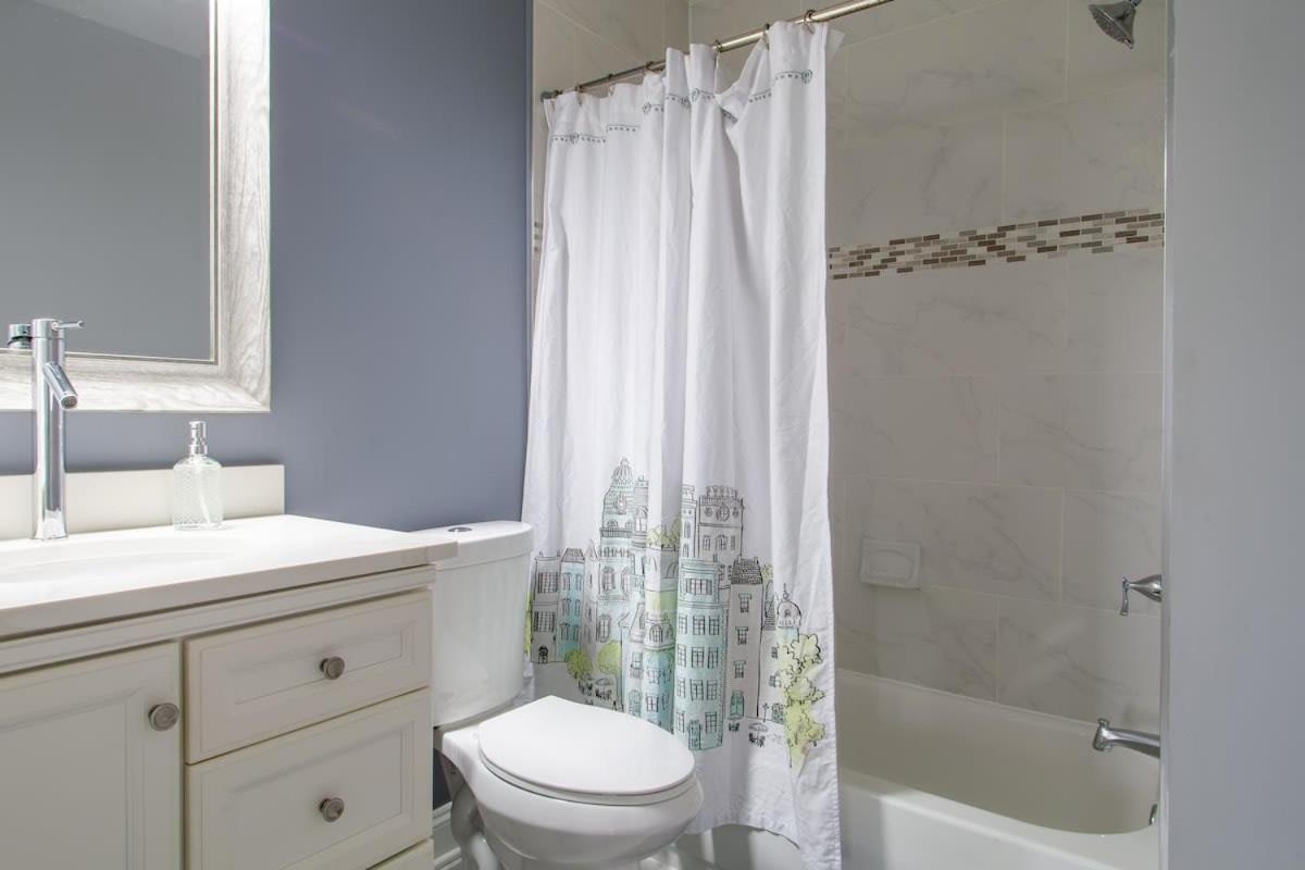 A In One Of Dc's Neighborhoods 4-bedroom Petworth Townhome *